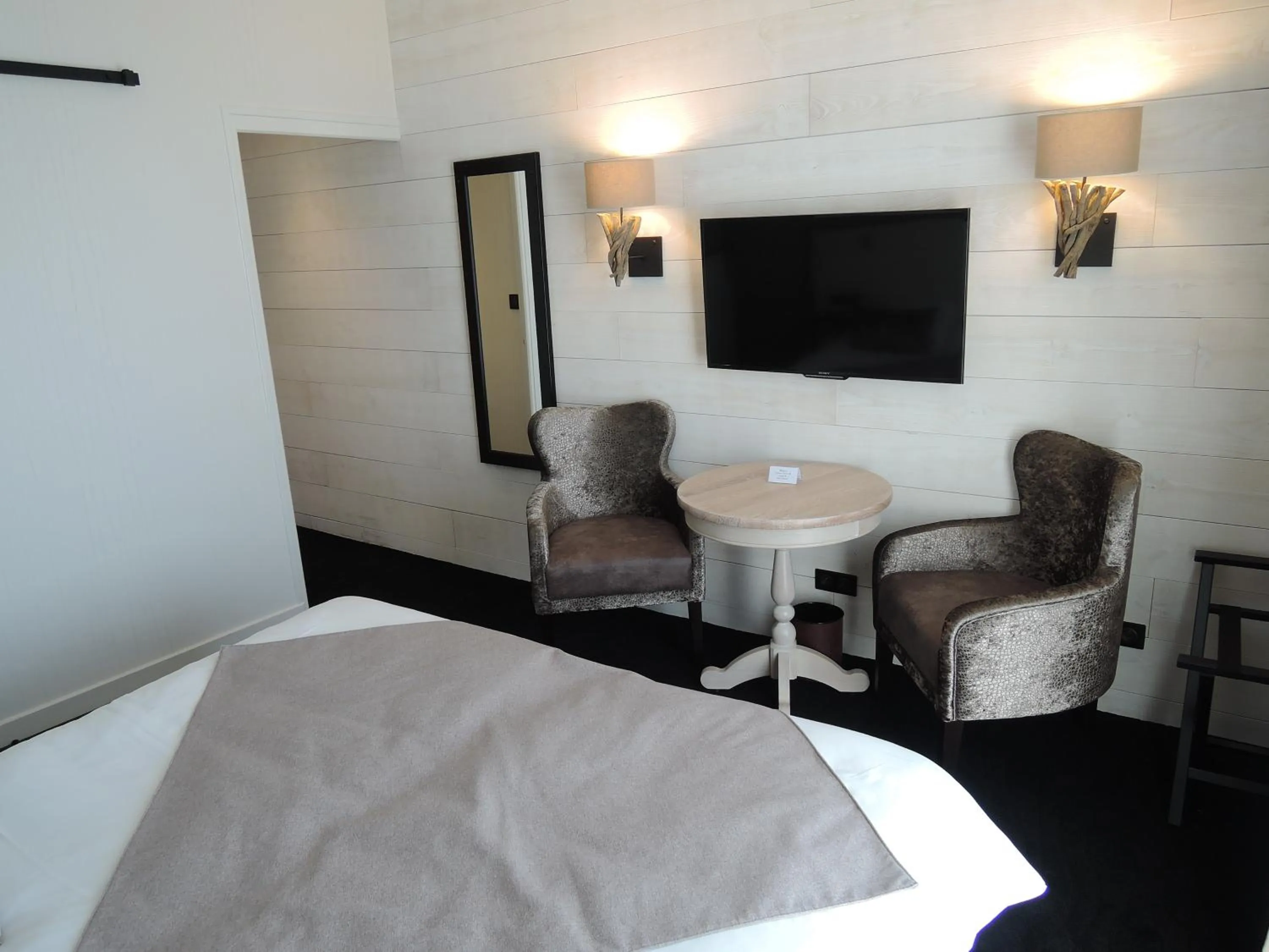 Bathroom in Hôtel Les Brises