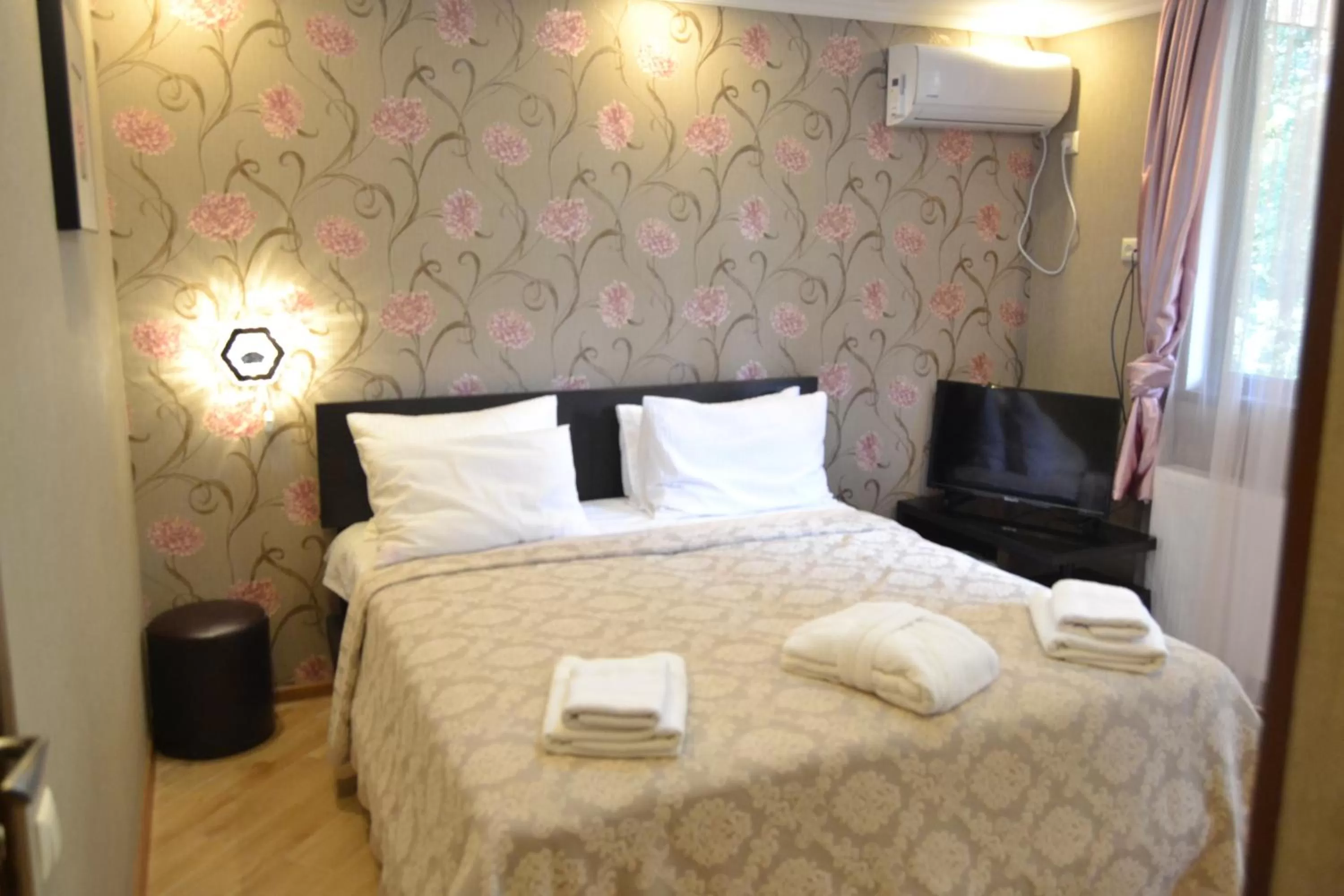 Bed in Borjomi Villa Roma