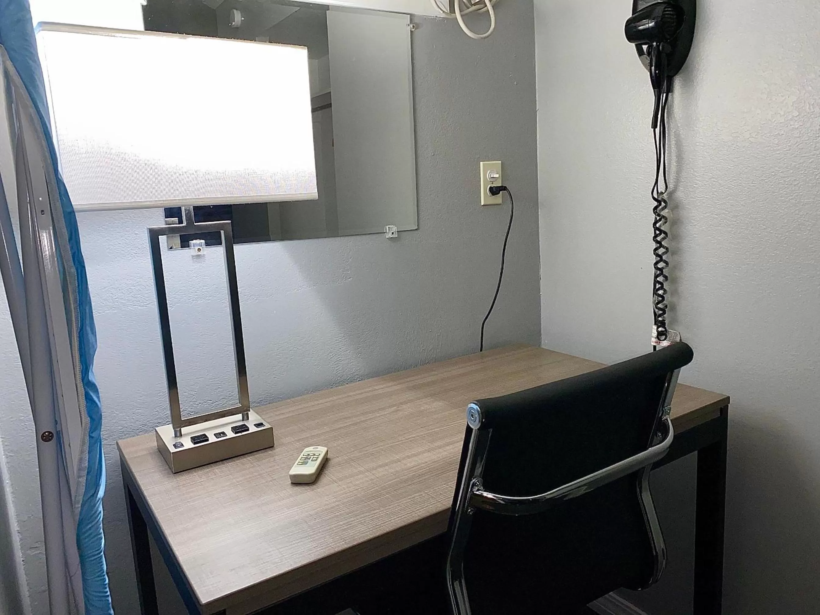 TV and multimedia in Budget Host Inn