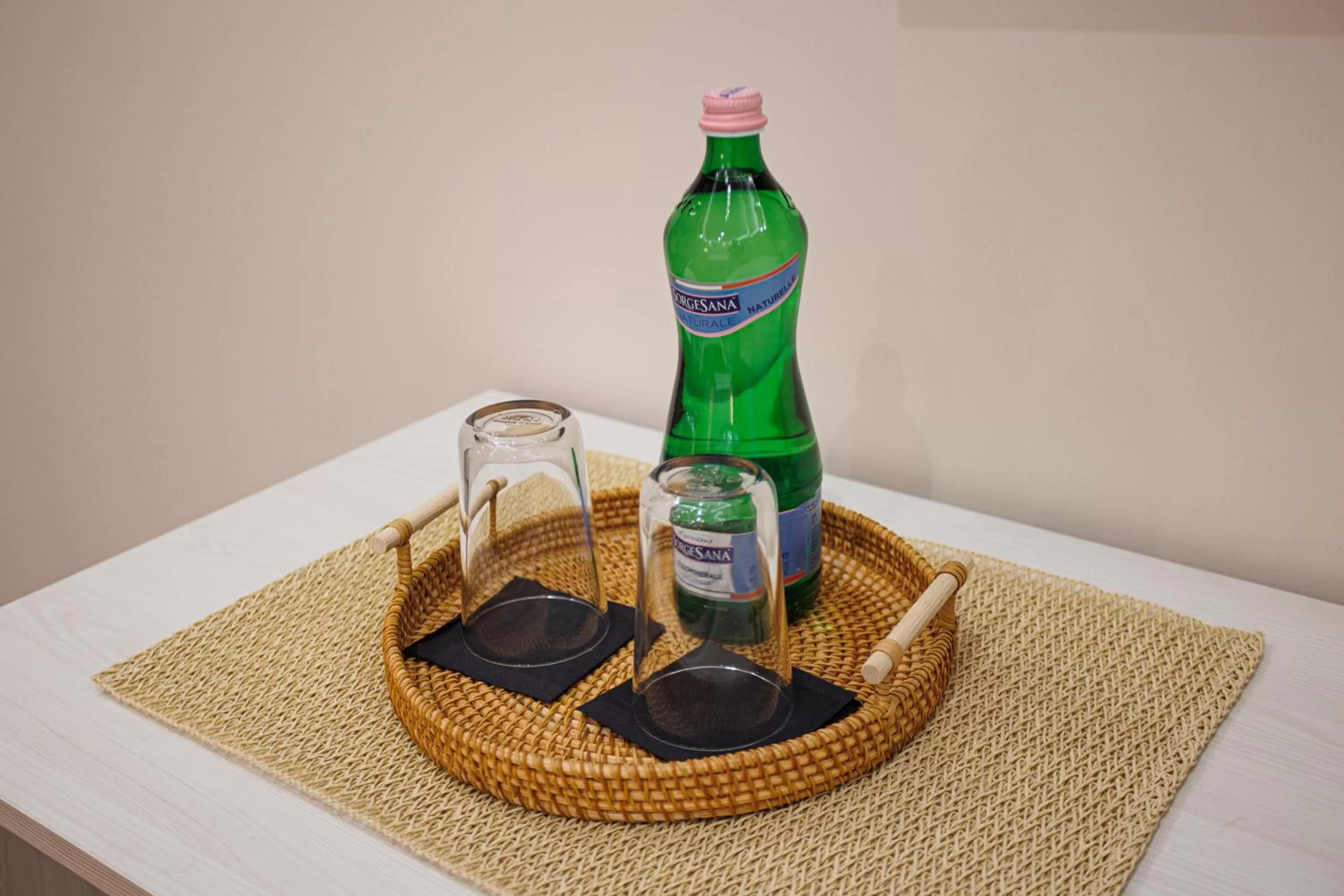 Photo of the whole room, Drinks in Peca's room