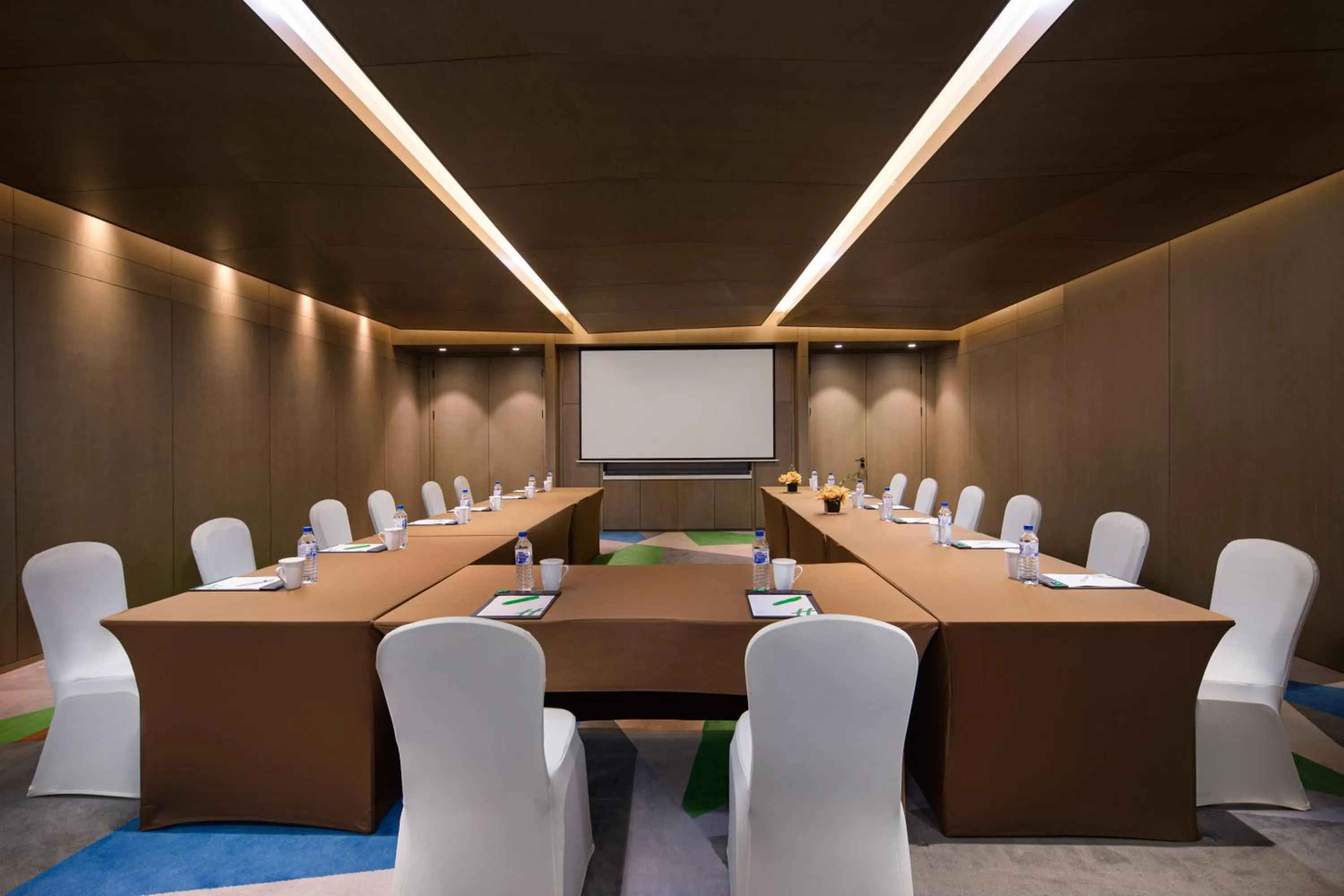 Meeting/conference room in Holiday Inn Express Langfang New Chaoyang by IHG