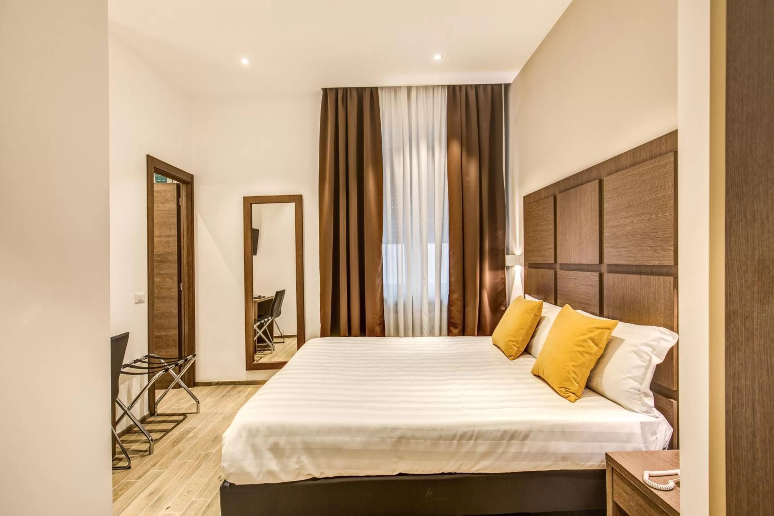 Photo of the whole room, Bed in Rome Garden Hotel