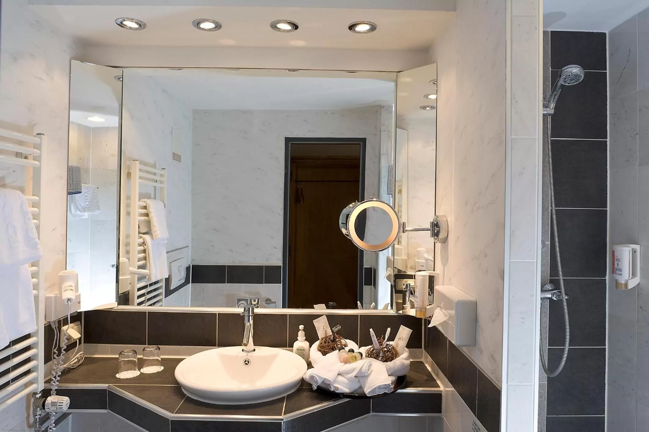 Shower in Parkhotel am Soier See