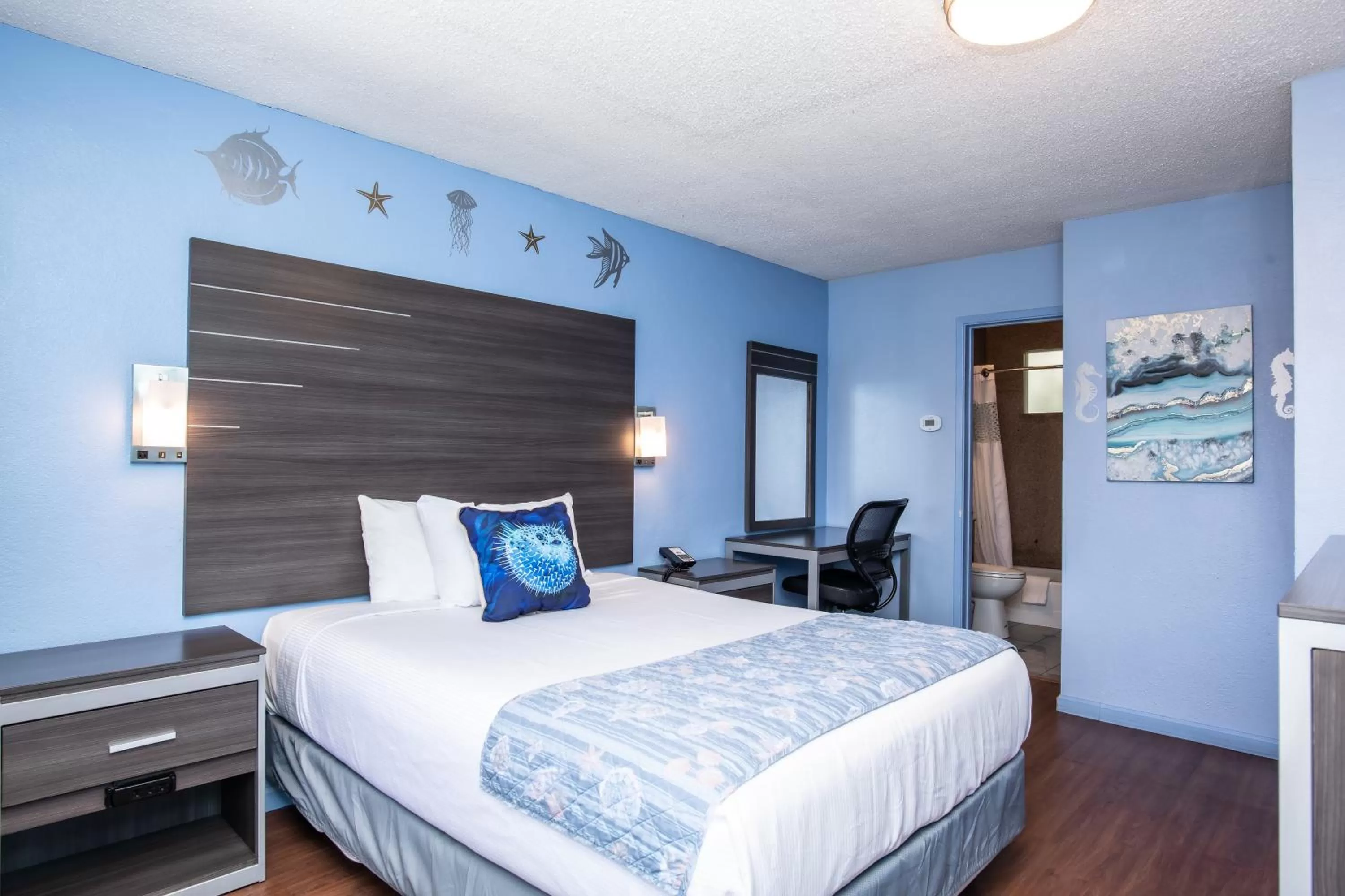 Bed in Aqua Breeze Inn