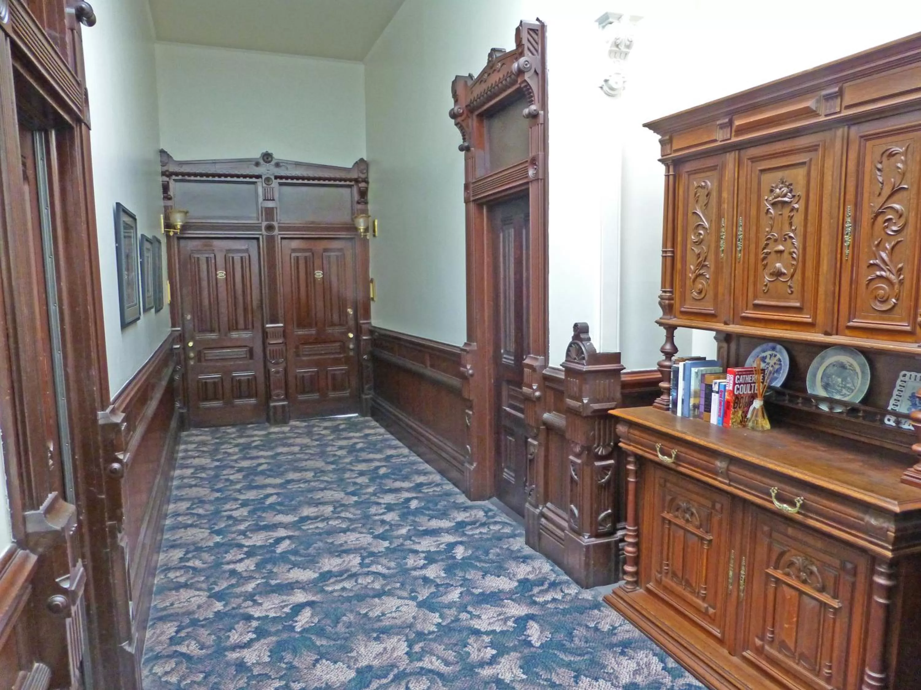 Decorative detail in Victorian Inn