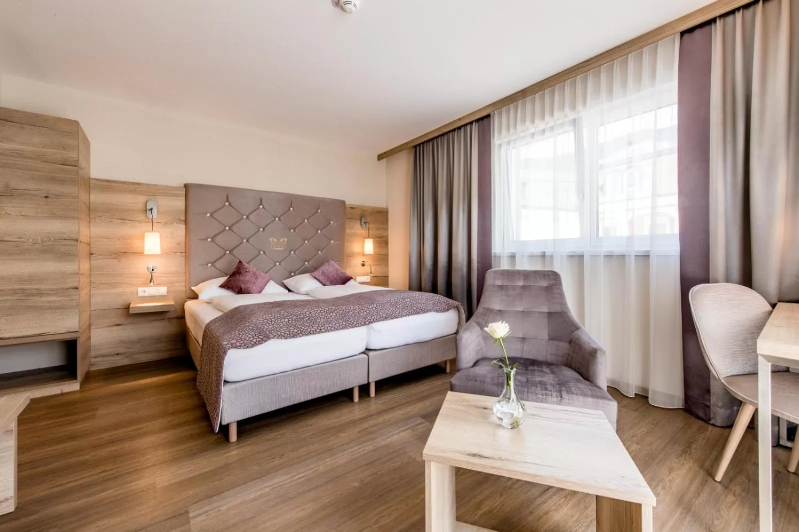 Bedroom, Bed in Hotel Krone