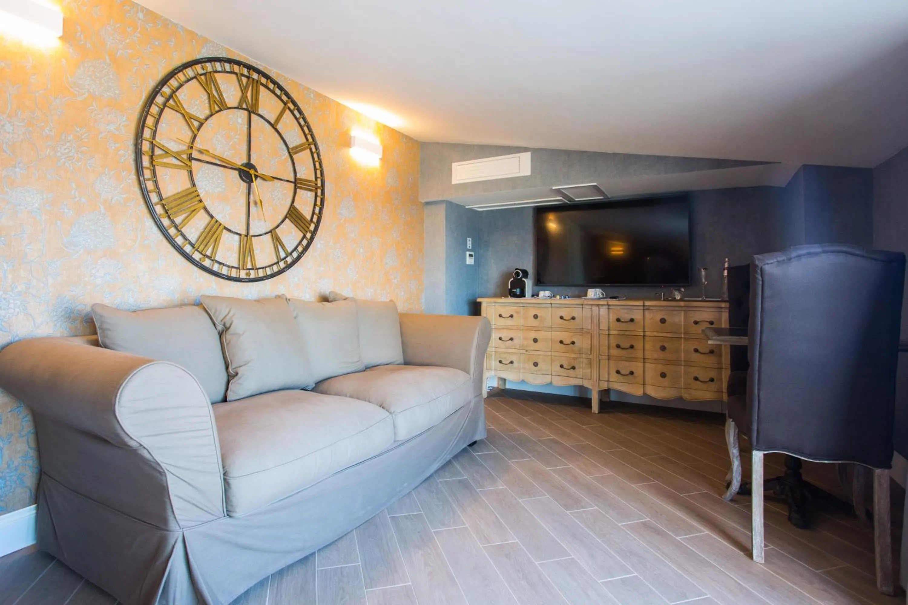 TV and multimedia in Marina Holiday & Spa