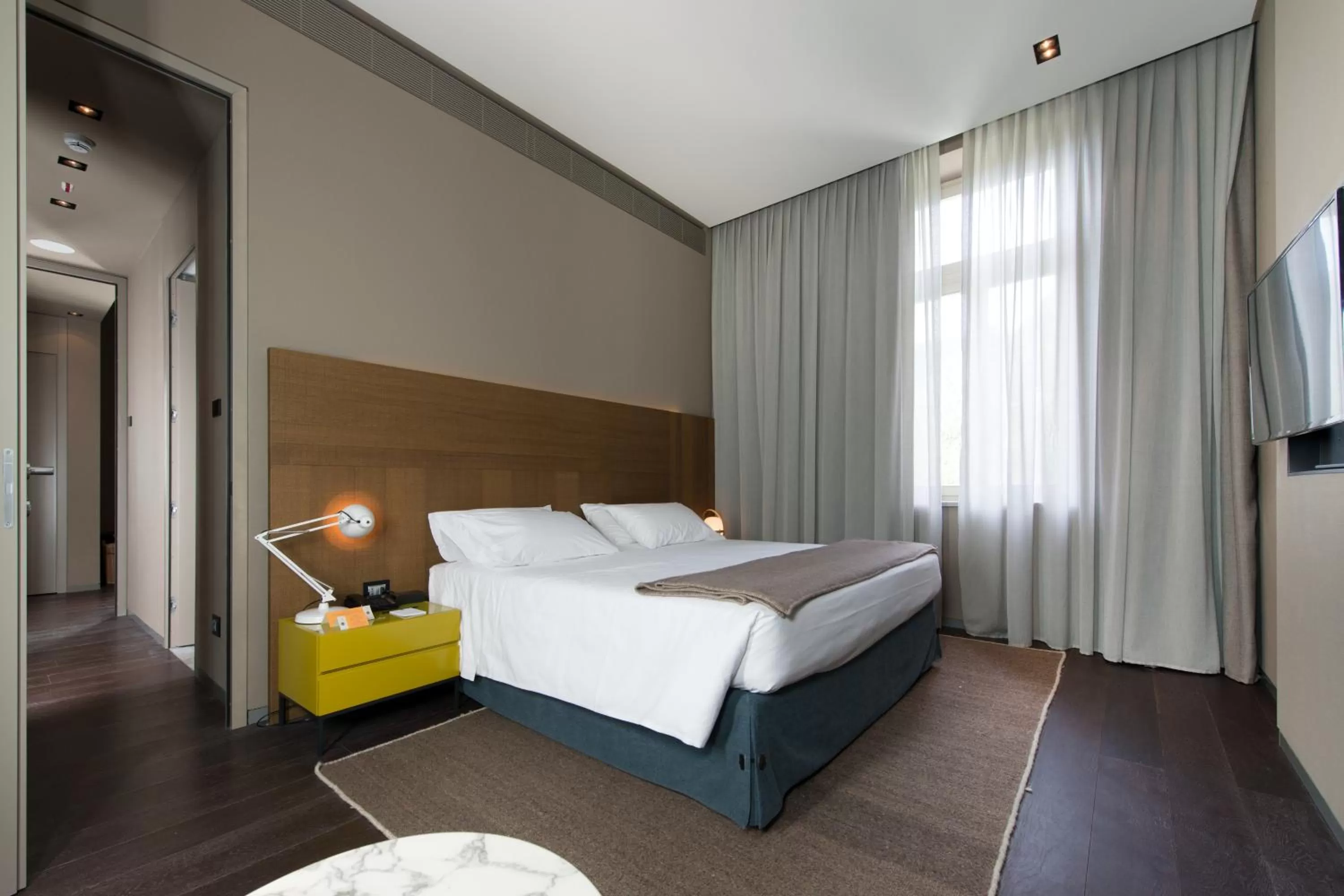 Property building, Bed in Grand Hotel Billia