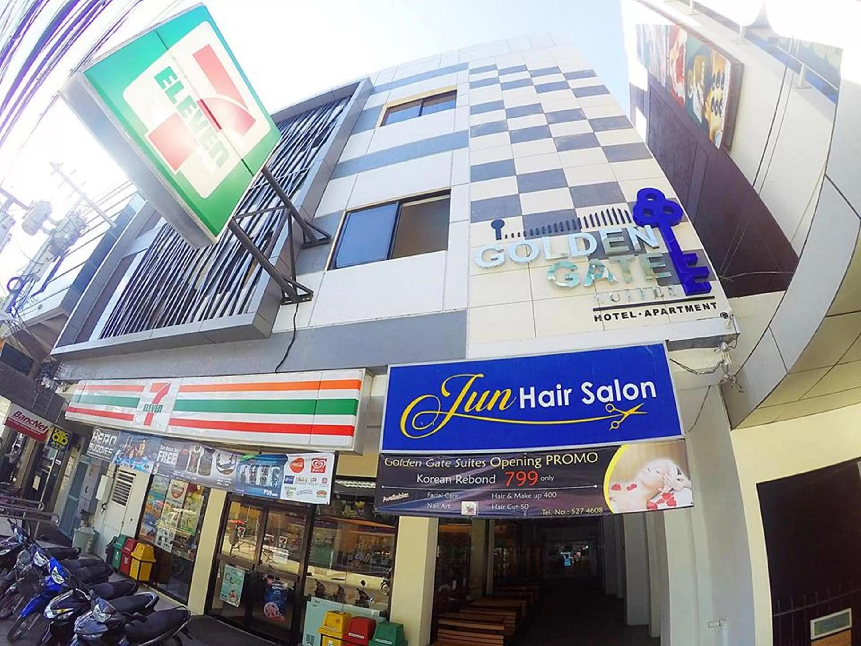 Facade/entrance in Golden Gate Suites