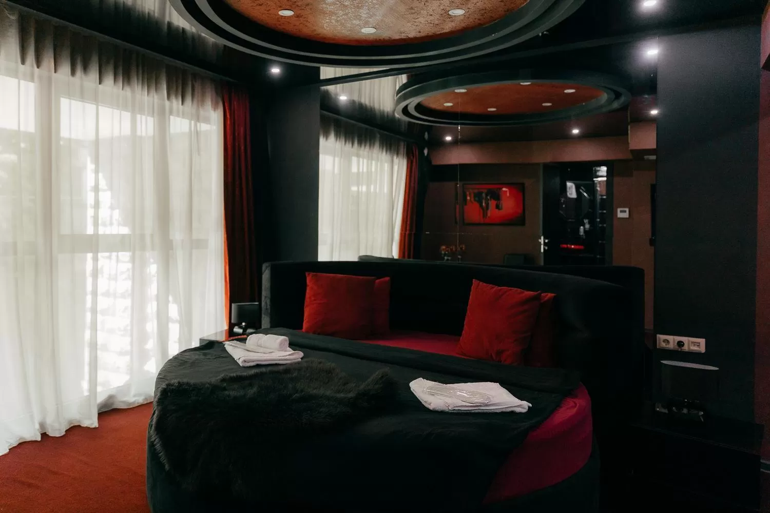 Bed in Royal Plaza Hotel