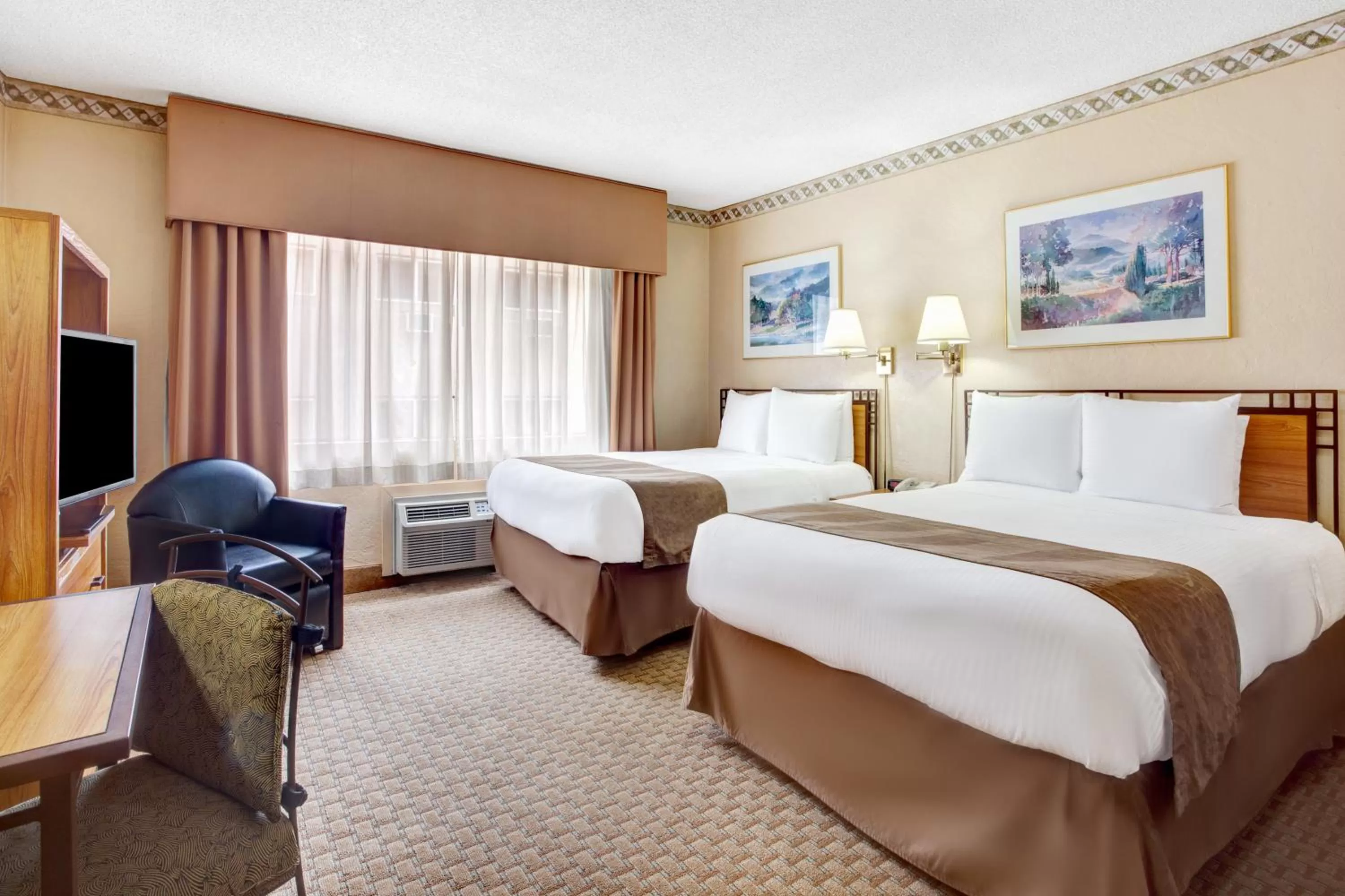 Bedroom, Bed in Travelodge by Wyndham Seattle By The Space Needle