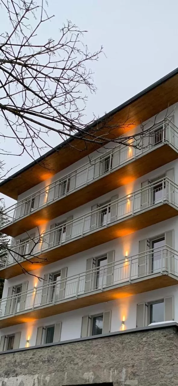 Property building in Nefer, Haus