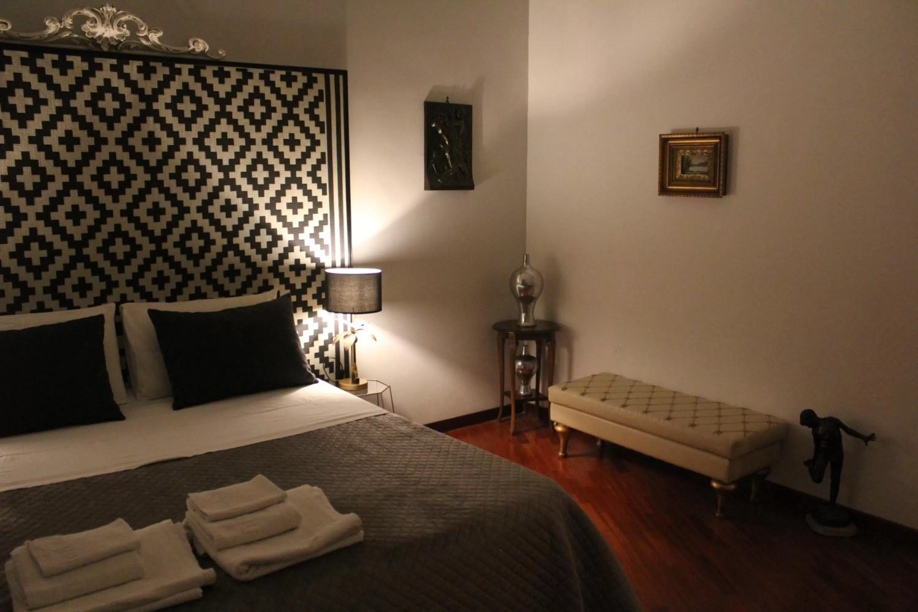 Photo of the whole room, Bed in RealPartenope B&B 284