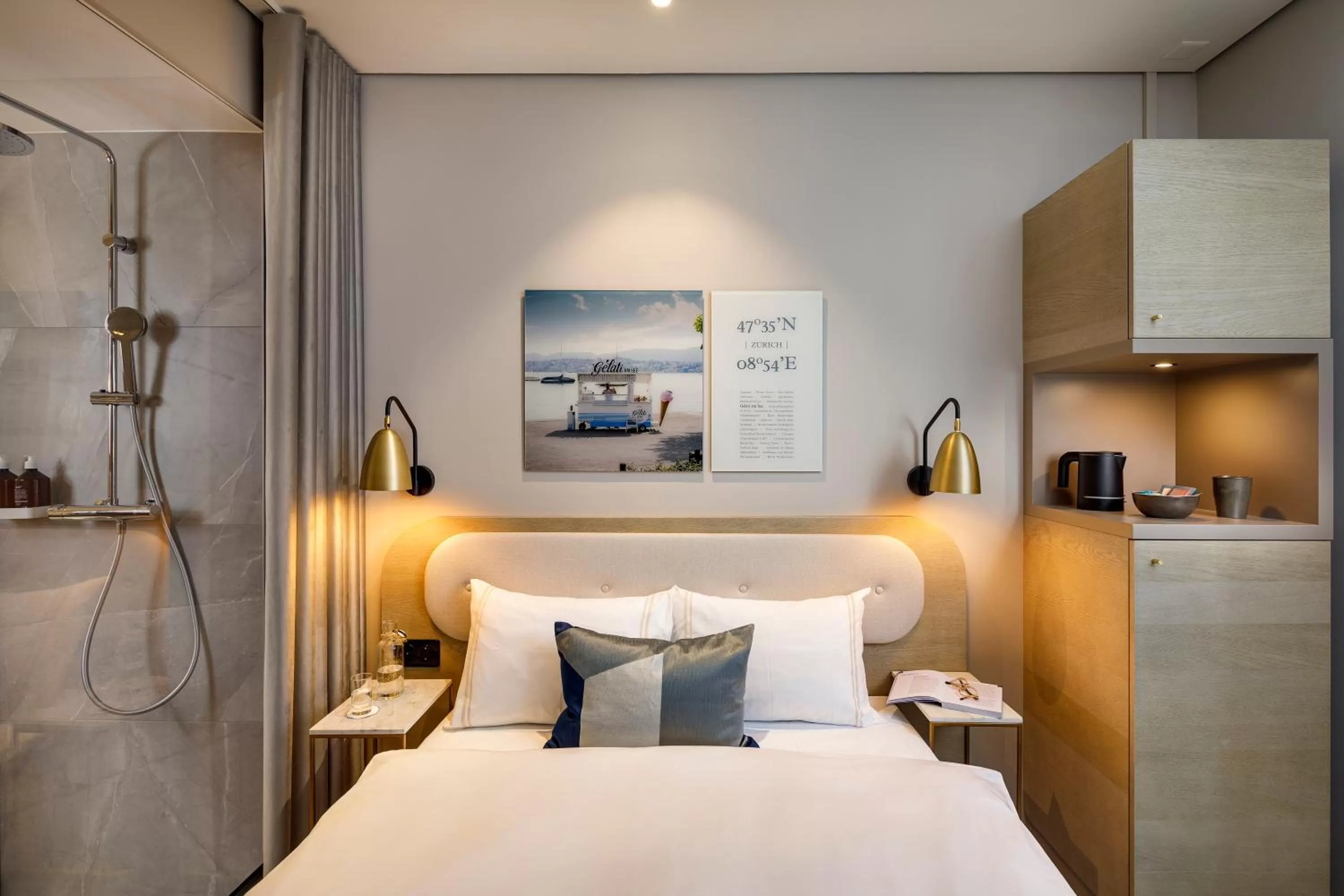 Bathroom, Bed in Hotel Felix