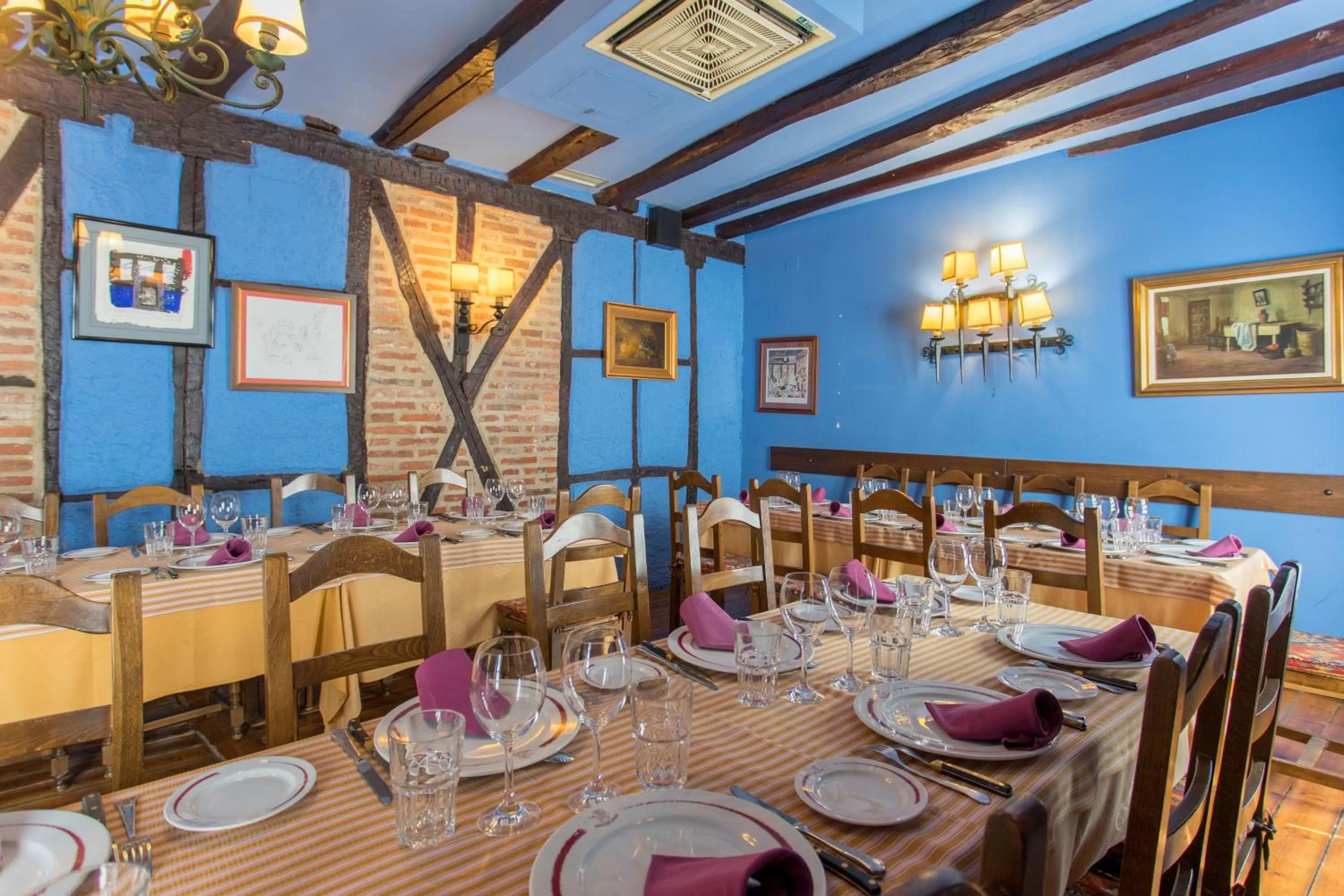 Restaurant/places to eat in Hotel La Posada Regia