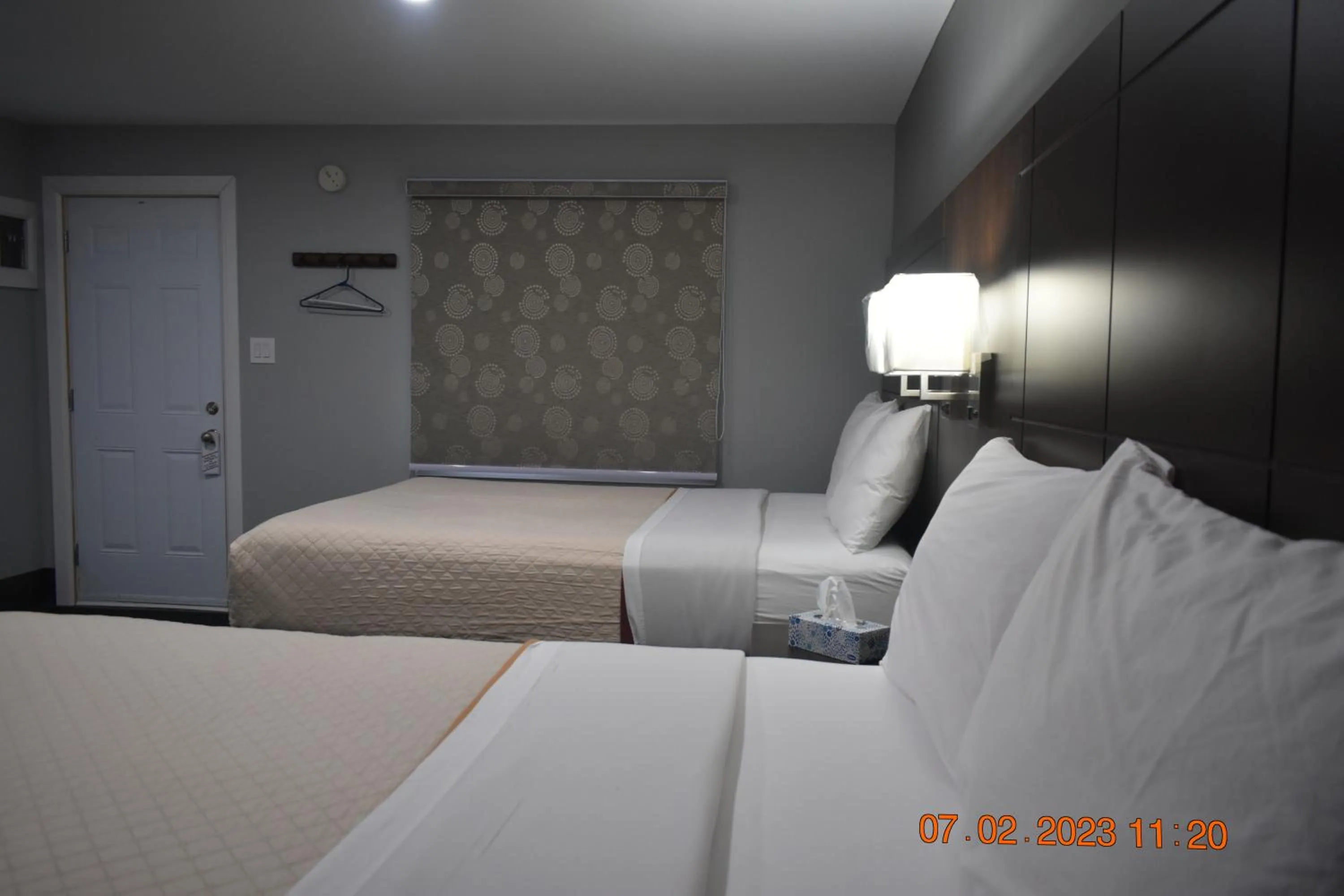 Bedroom, Bed in Time Travellers Motel