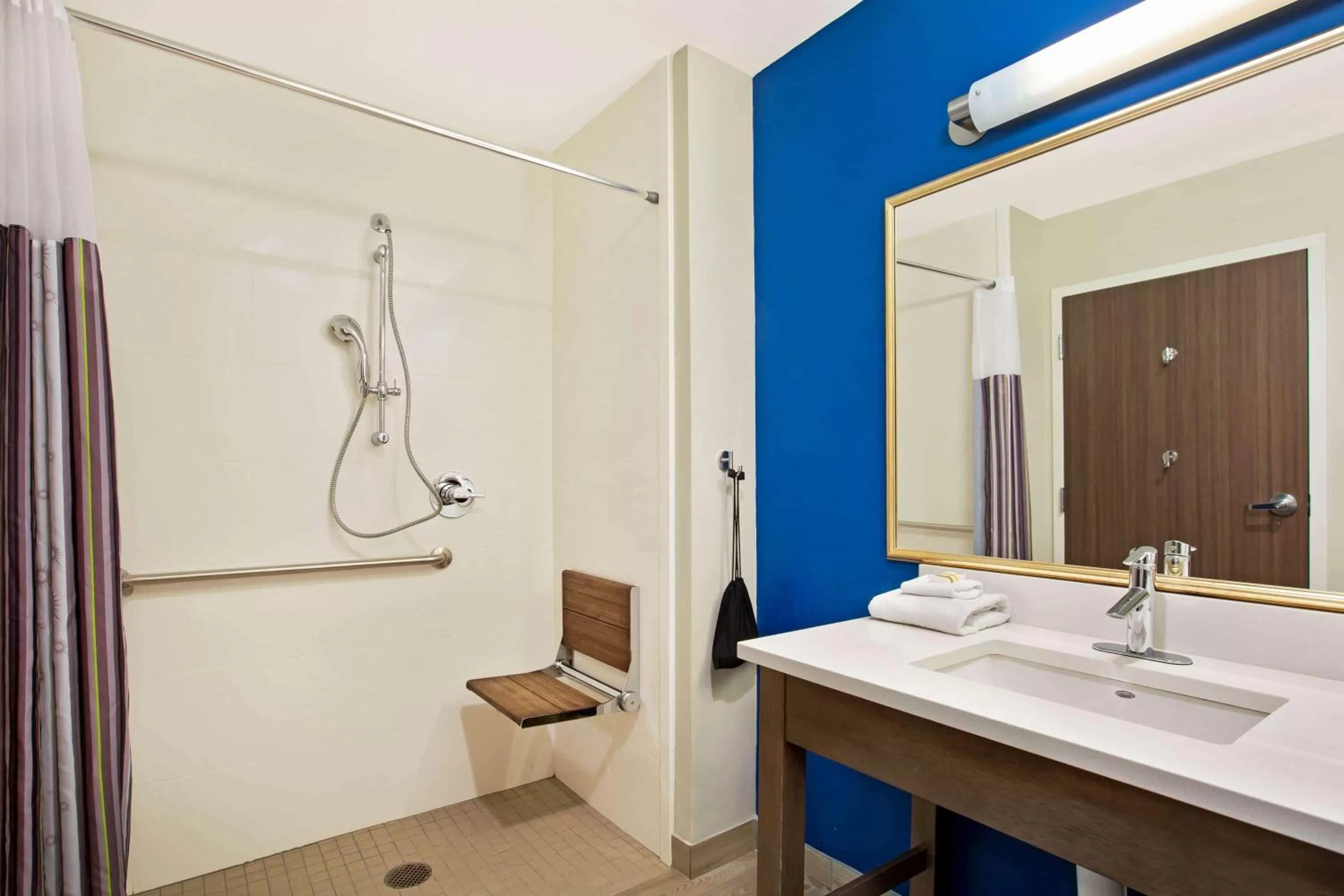 Shower in La Quinta by Wyndham Page at Lake Powell