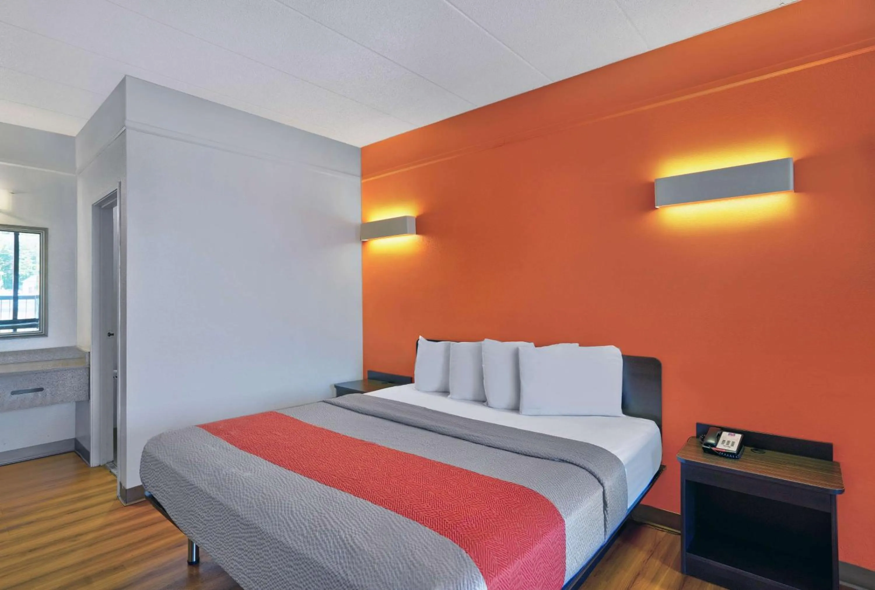 Photo of the whole room, Bed in Motel 6-Seaford, DE