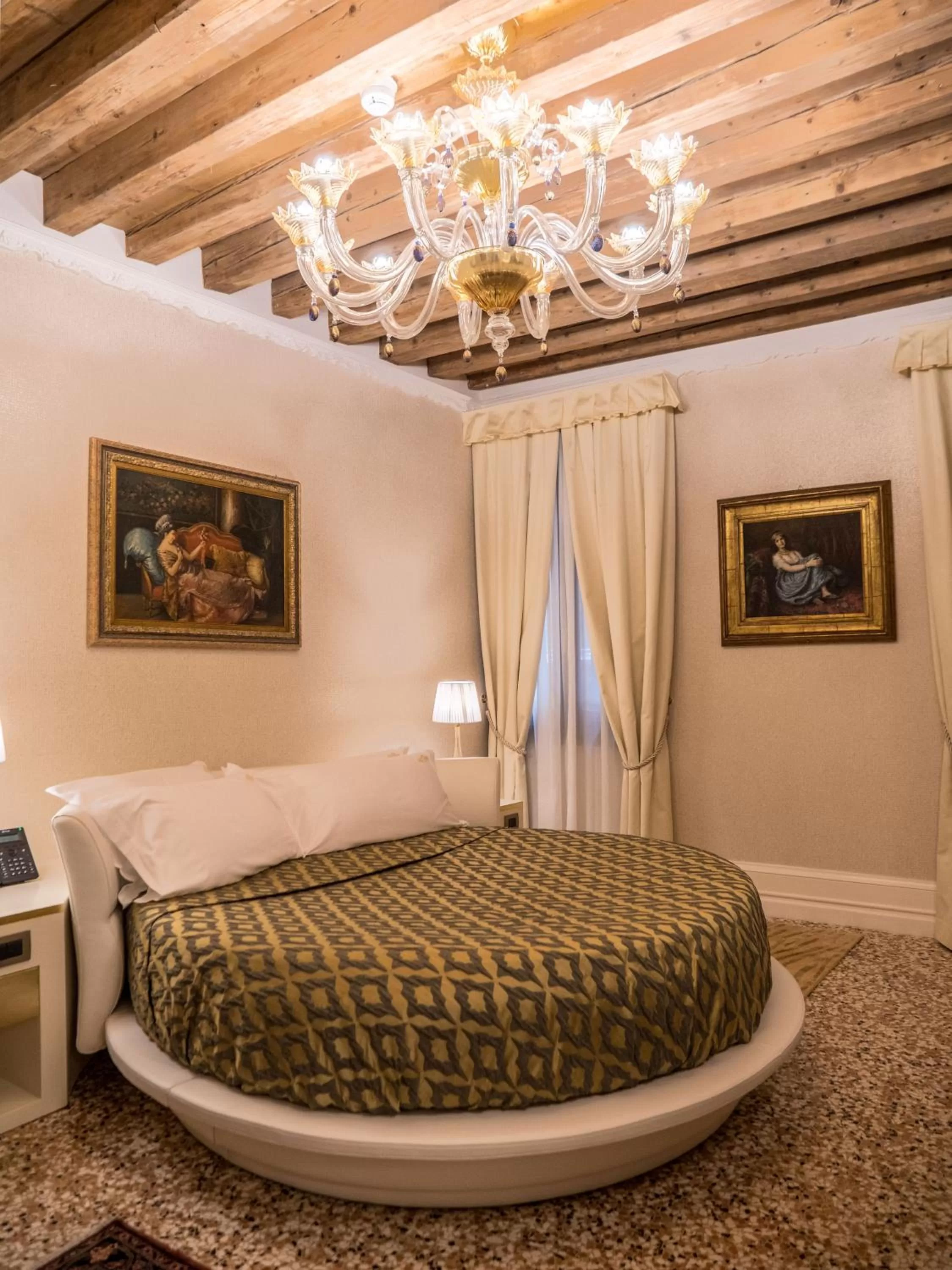 Bed in EGO' Boutique Hotel - The Silk Road