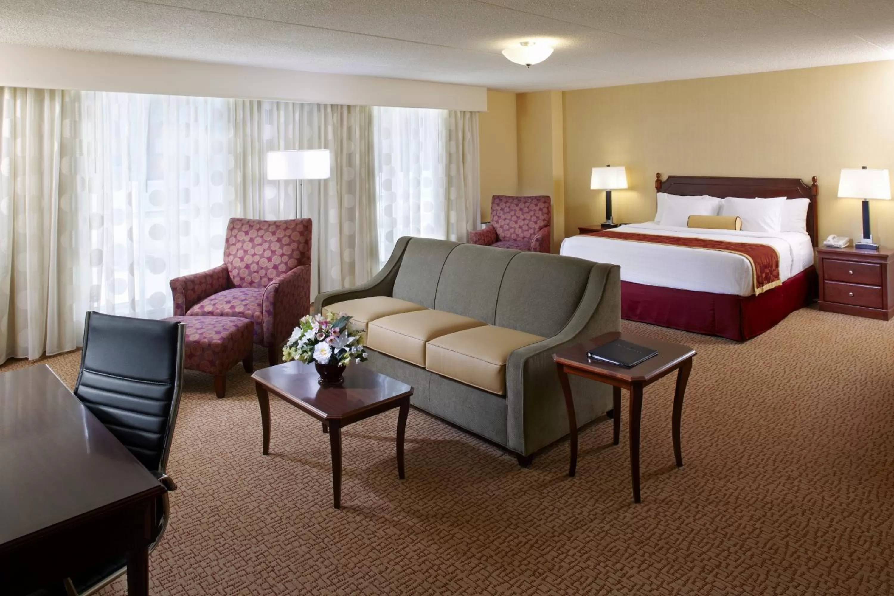 Photo of the whole room, Bed in Clinton Inn Hotel Tenafly