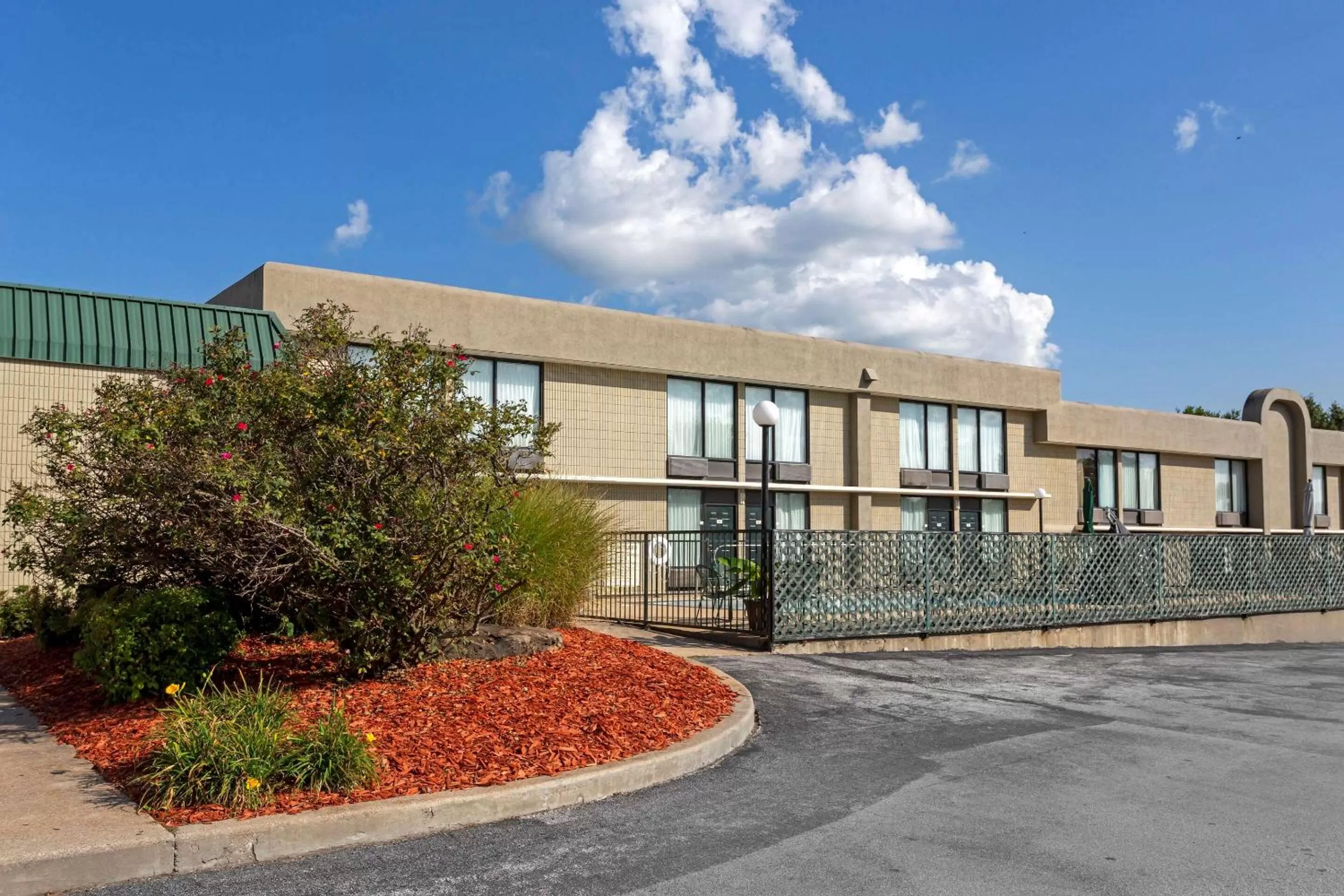 Property building in Quality Inn Harrison North