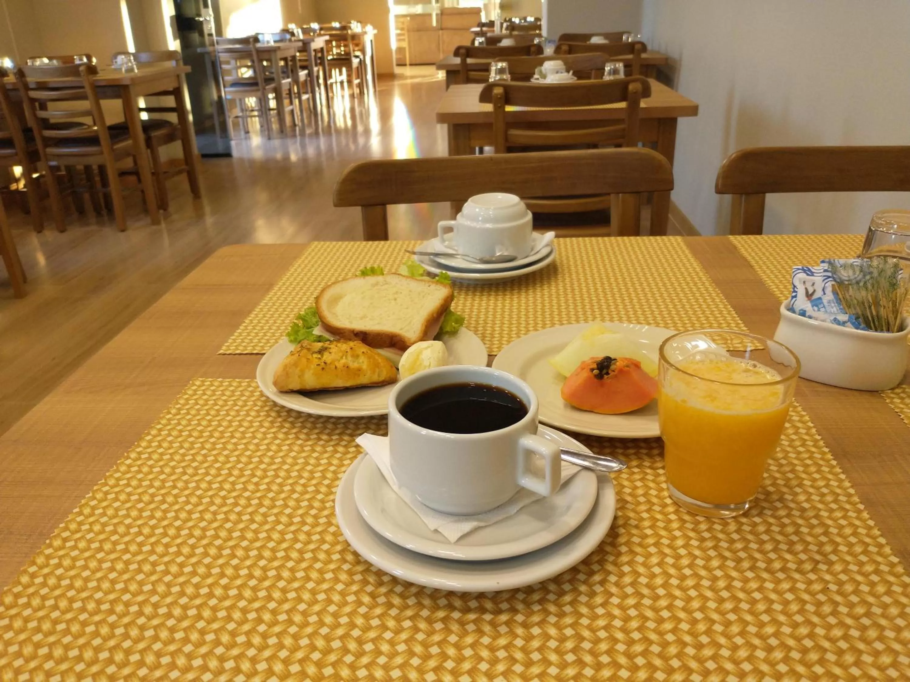 Restaurant/Places to Eat in Rambo Hotel