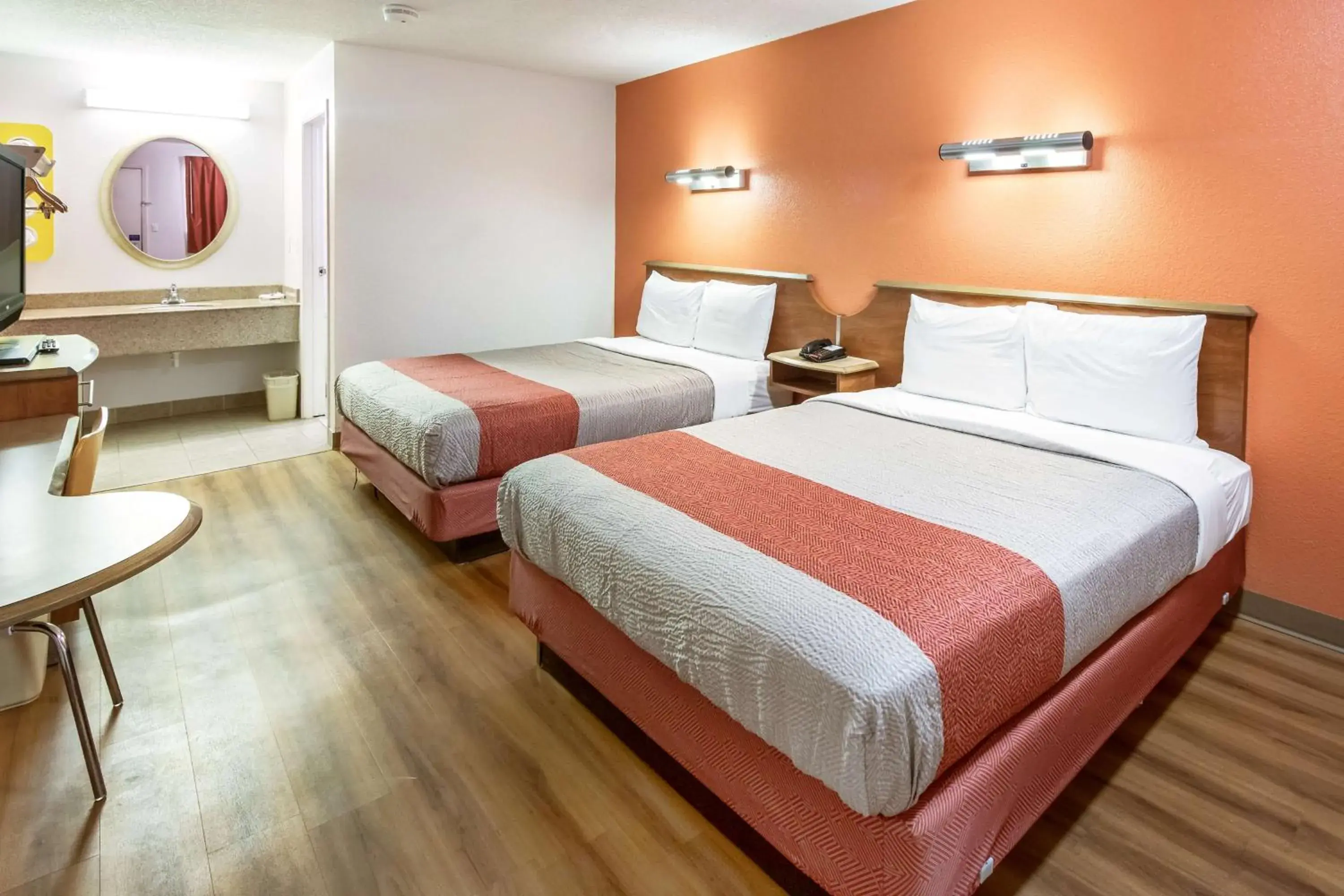 Queen Room with Two Queen Beds - Non-Smoking in Motel 6-Dayton, OH - Englewood Queen Room with Two Queen Beds - Non-Smoking in Motel 6-Dayton, OH - Englewood