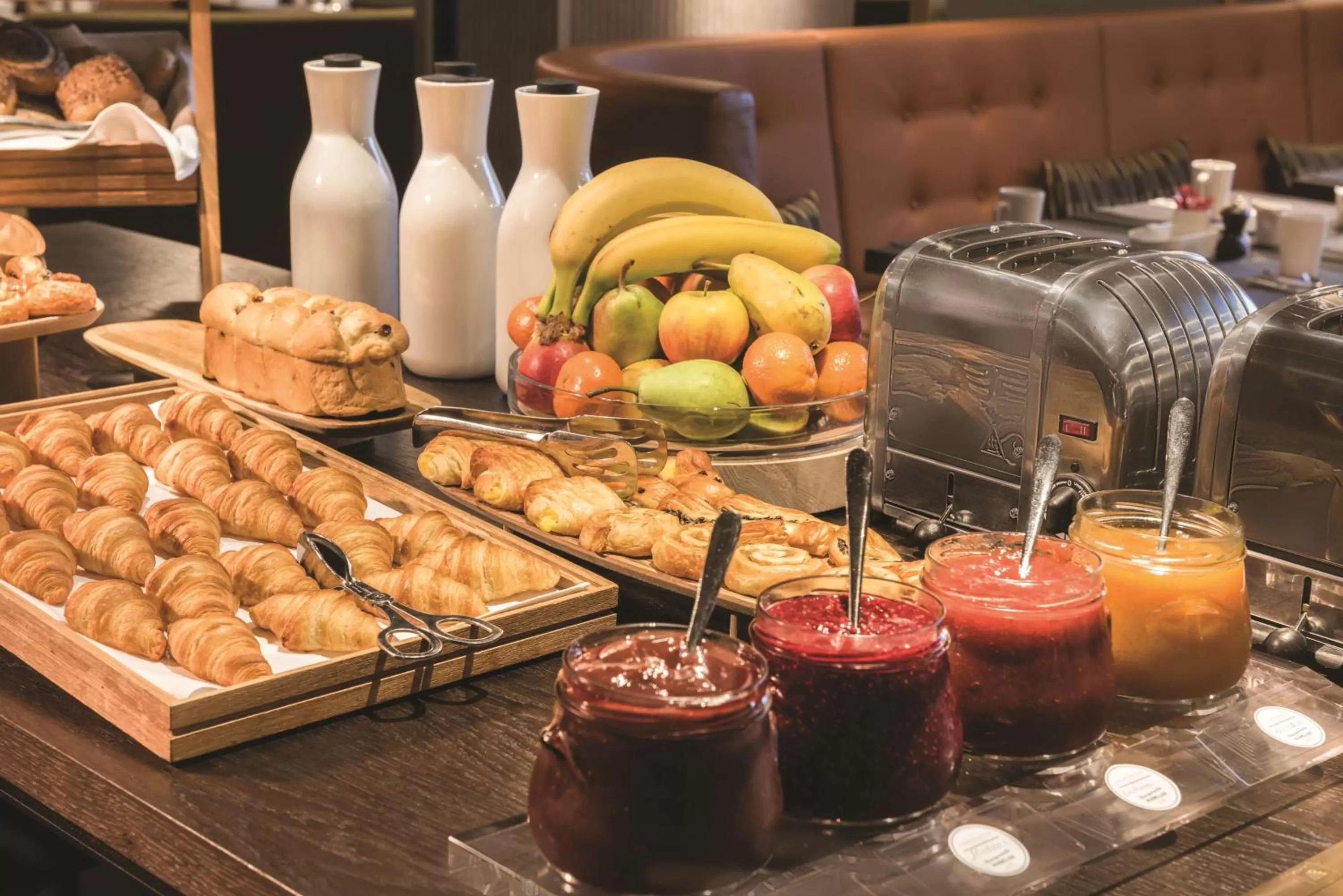 Restaurant/places to eat in Adina Apartment Hotel Hamburg Speicherstadt