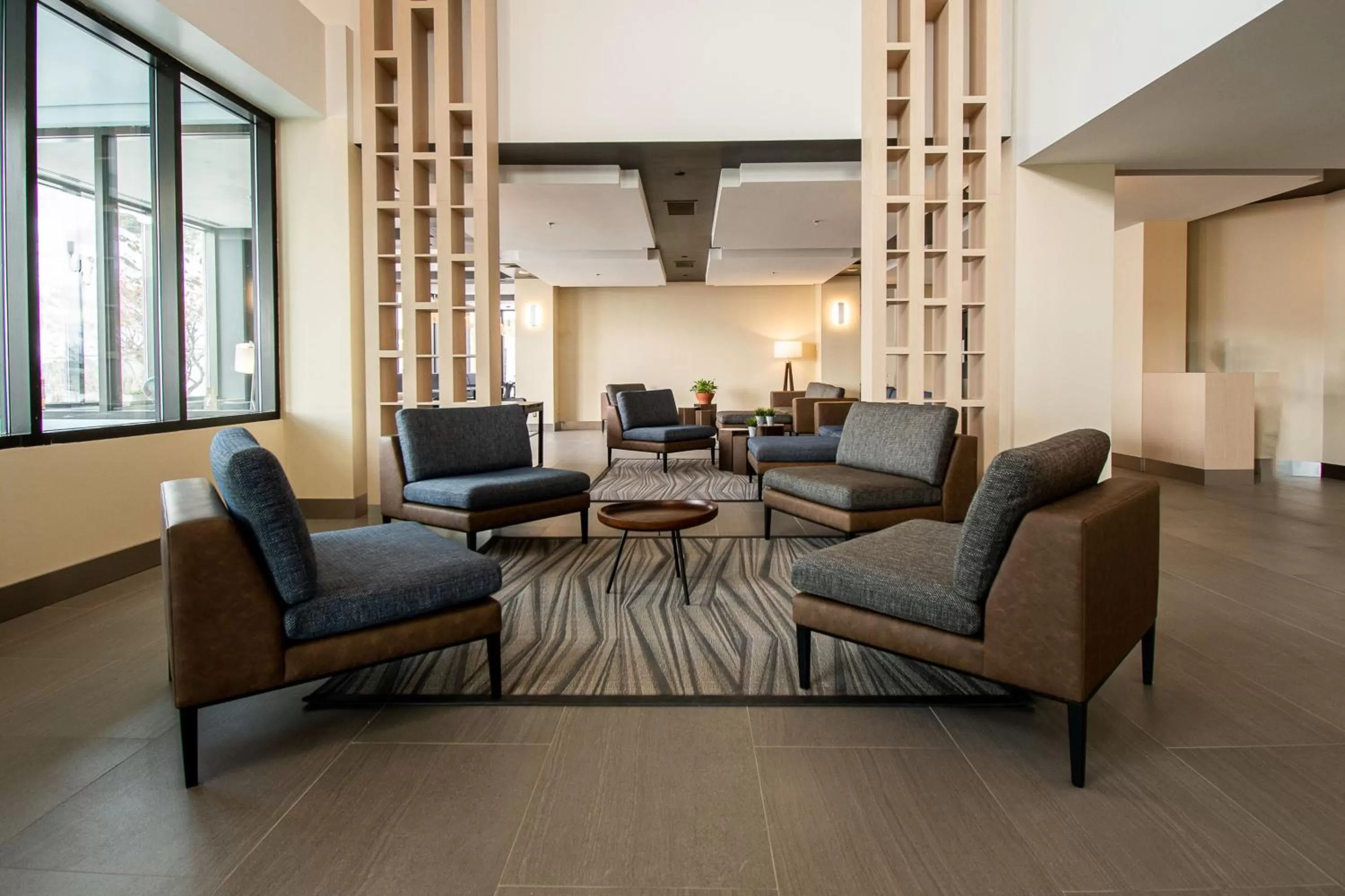 Lobby or reception in Delta Hotels by Marriott Sherbrooke Conference Centre
