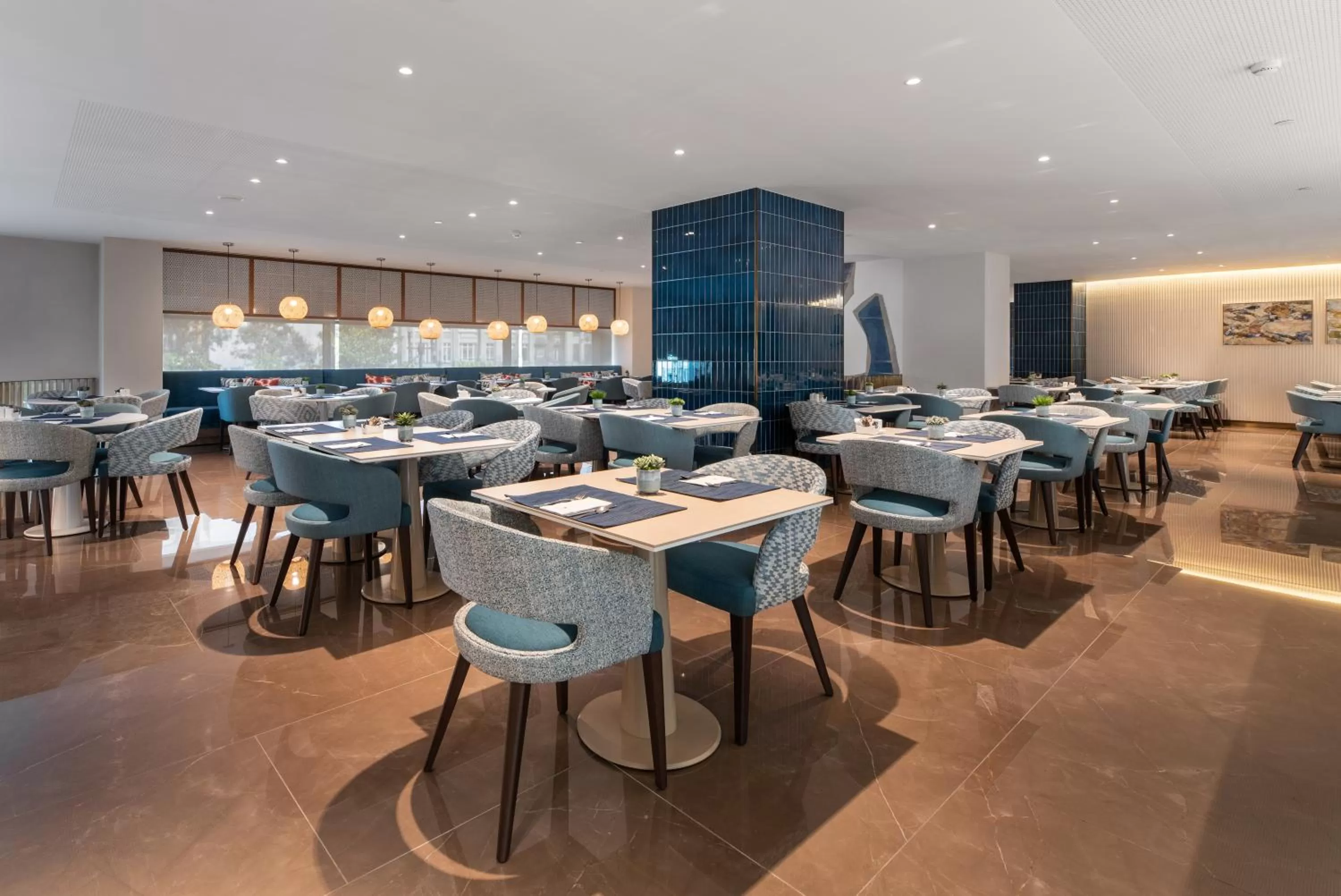 Restaurant/places to eat in Eurostars Aliados