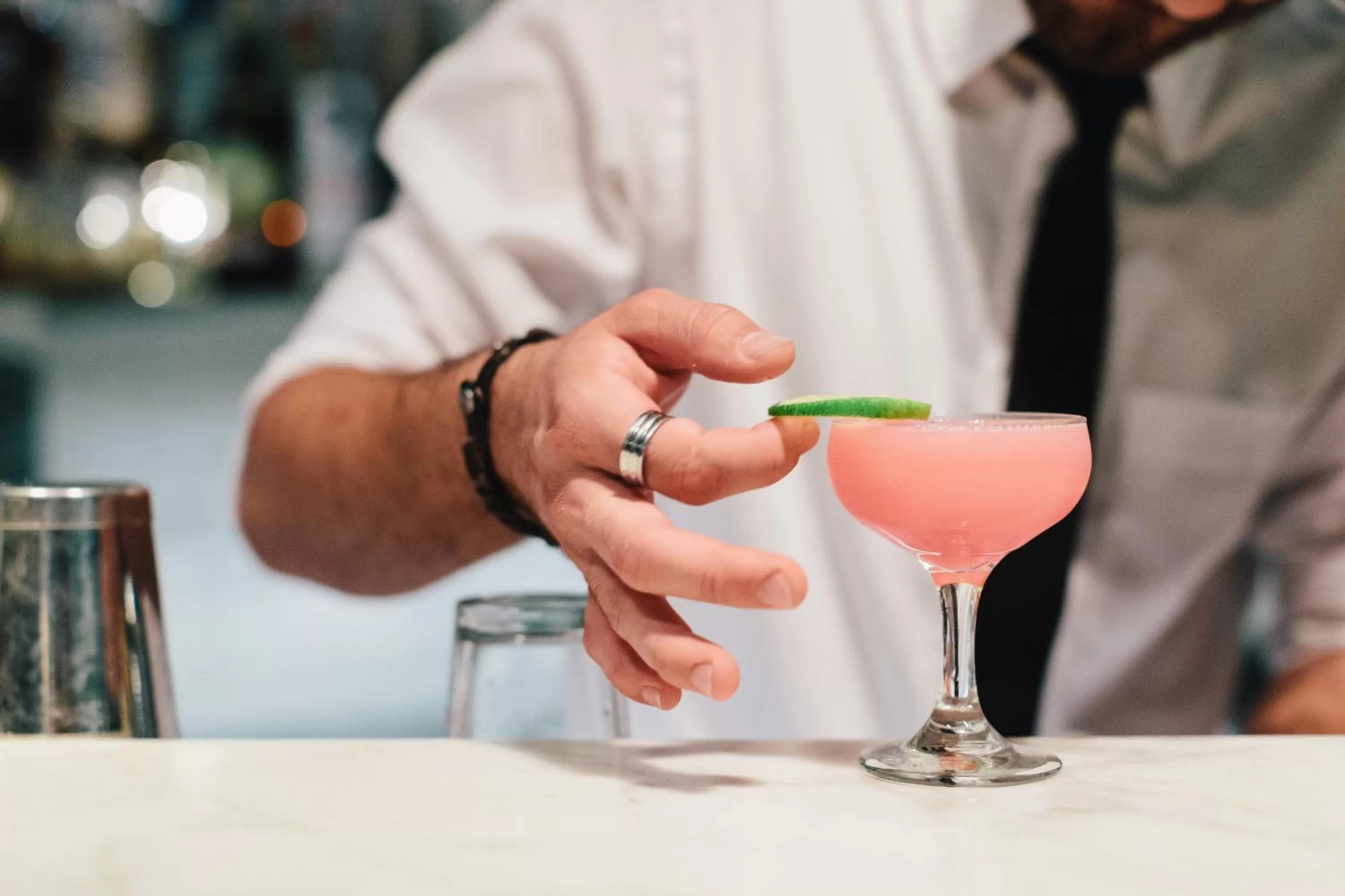 Lounge or bar in Avalon Hotel Beverly Hills, a Member of Design Hotels