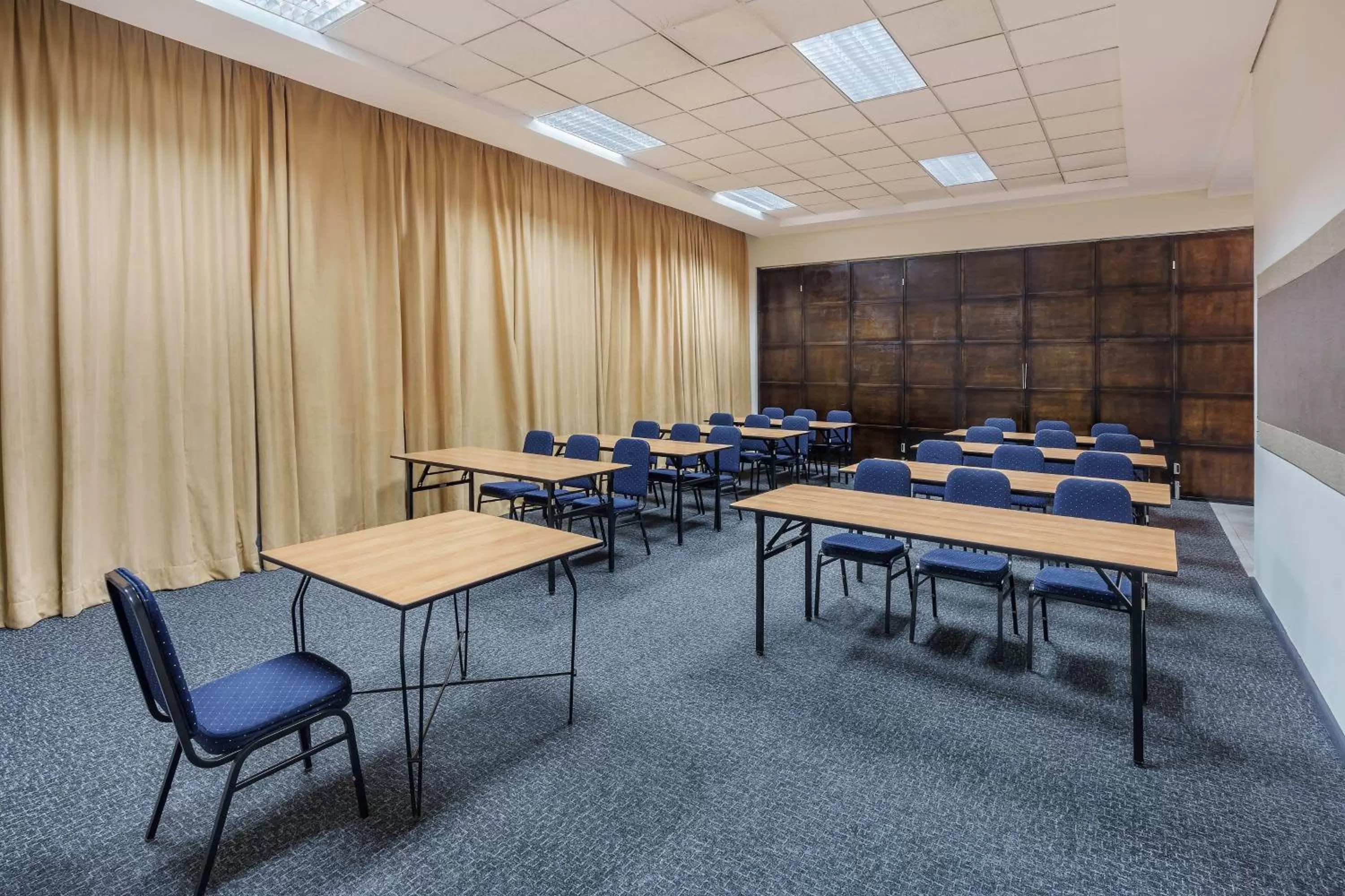 Meeting/conference room in Protea Hotel by Marriott Lusaka Cairo Road