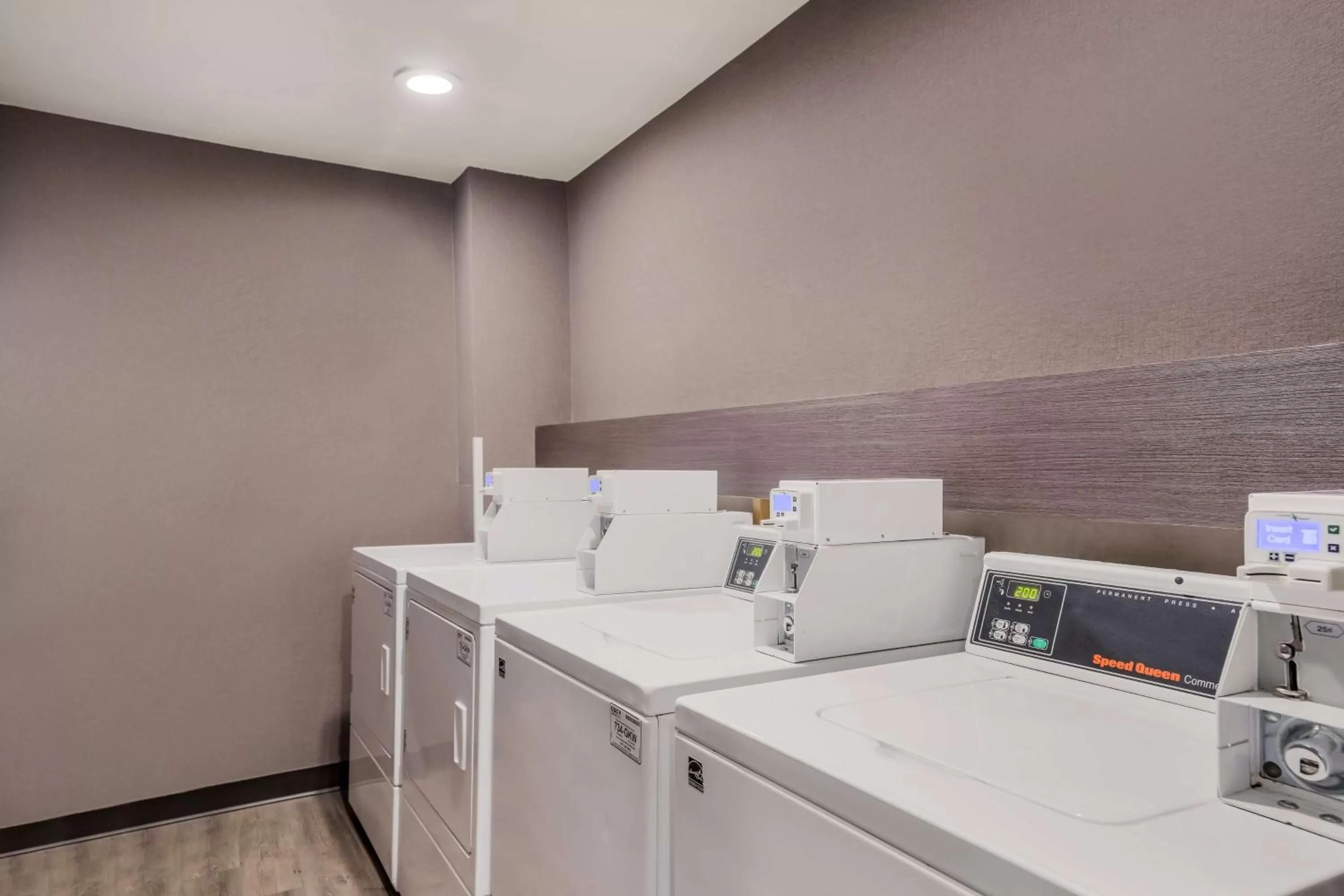 laundry in Best Western Alderwood