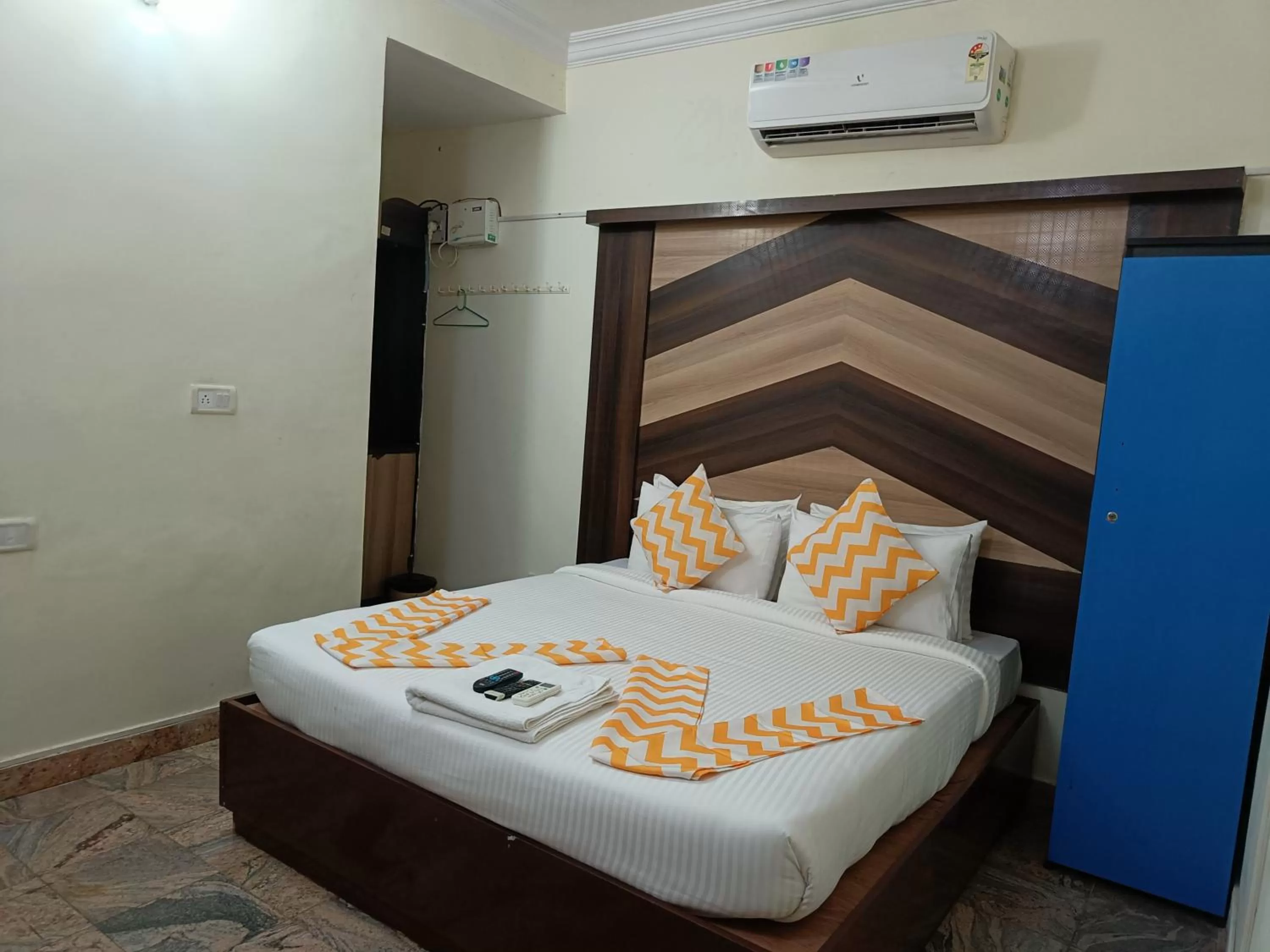 Bed in The Dolphin Park Hotel, Virugambakkam