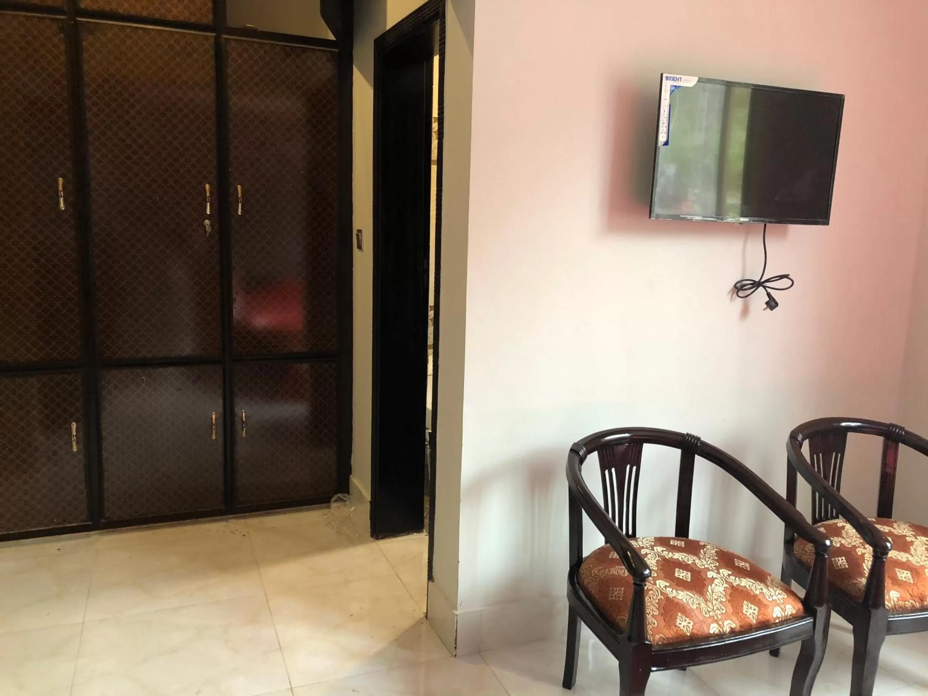 Property building in Hotel La Orilla Muzaffarabad