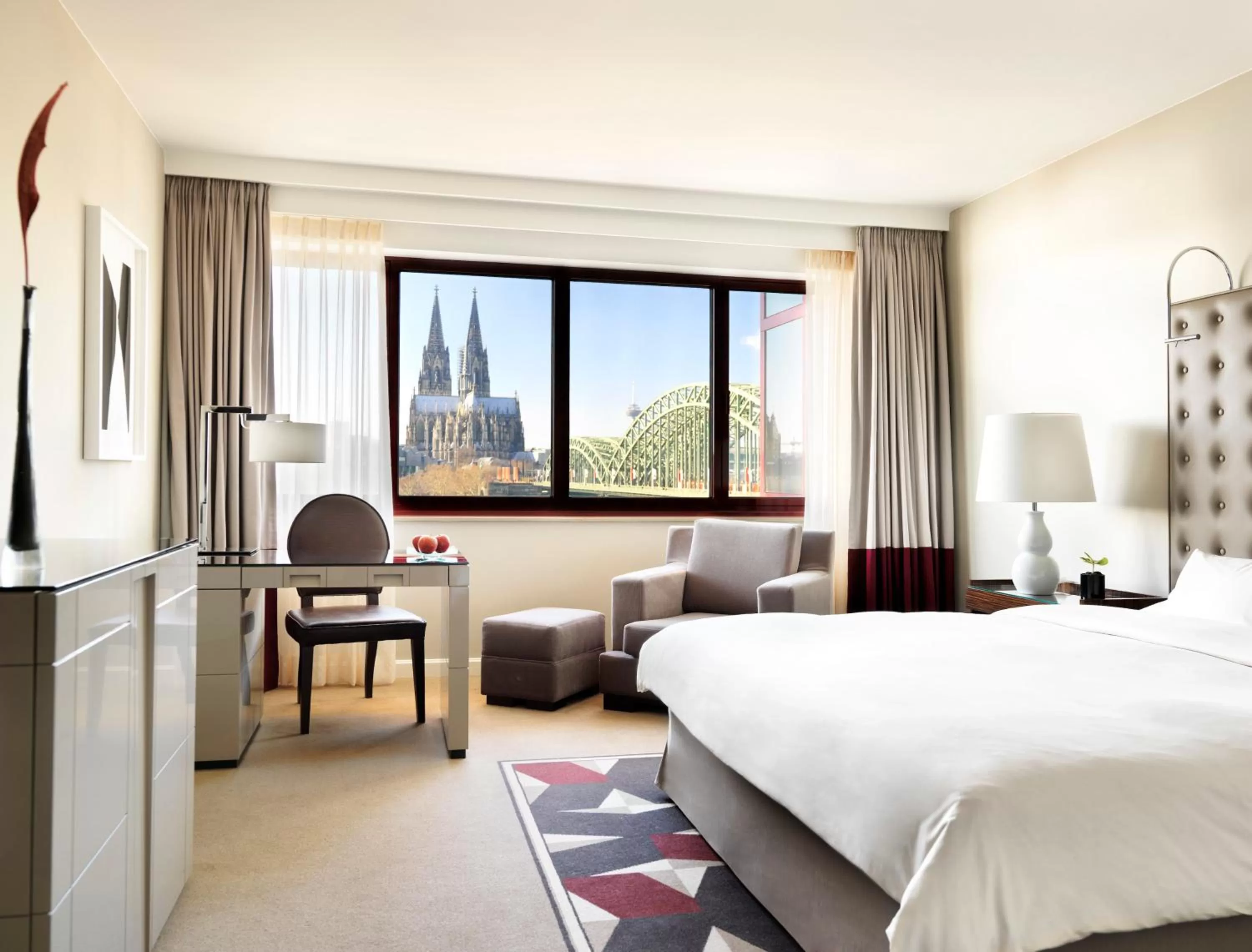 King Room with Rhine View in Hyatt Regency Köln