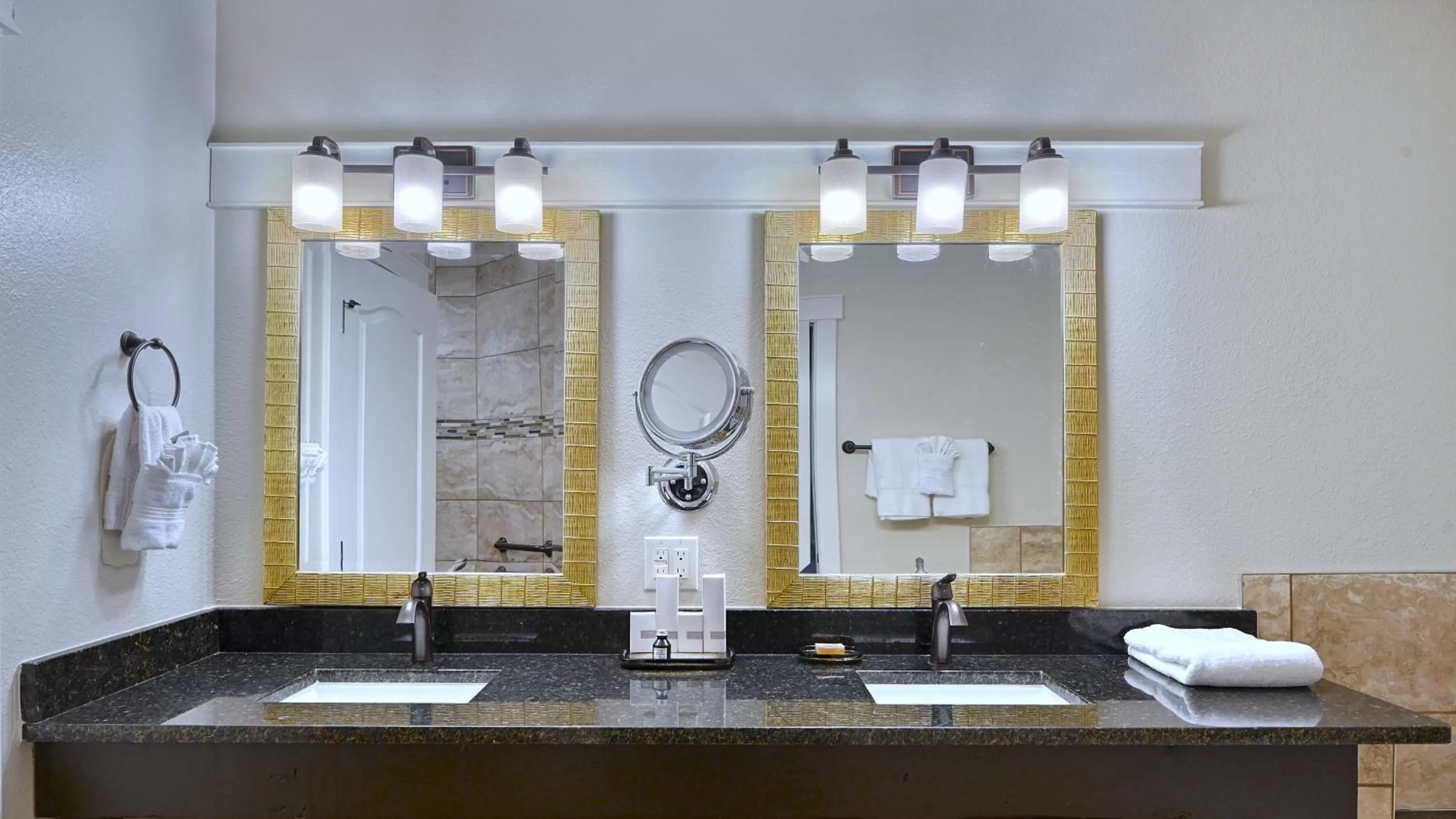 Queen Suite in Carter Creek Winery Resort & Spa