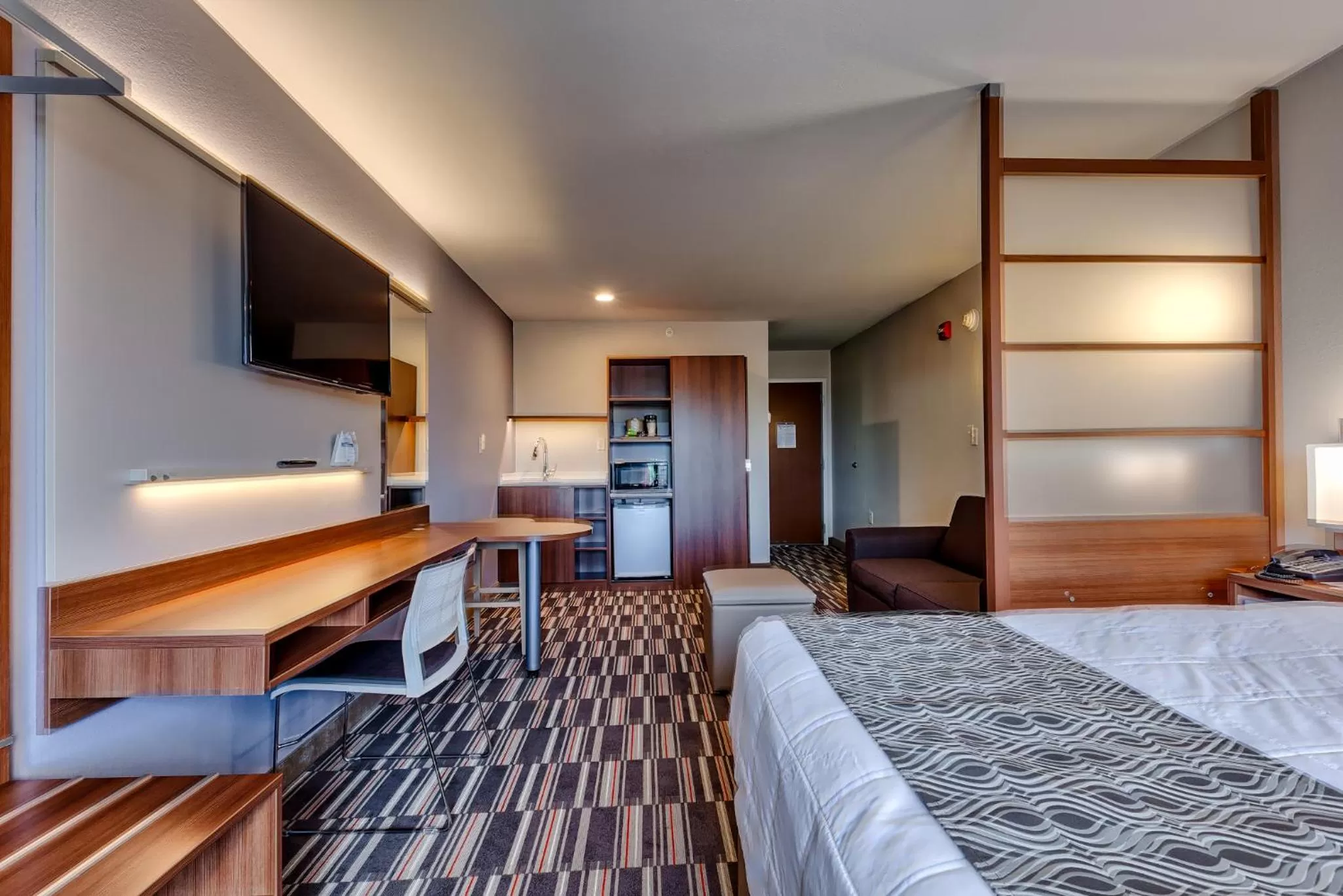Photo of the whole room, Bed in Microtel Inn & Suites by Wyndham Niagara Falls