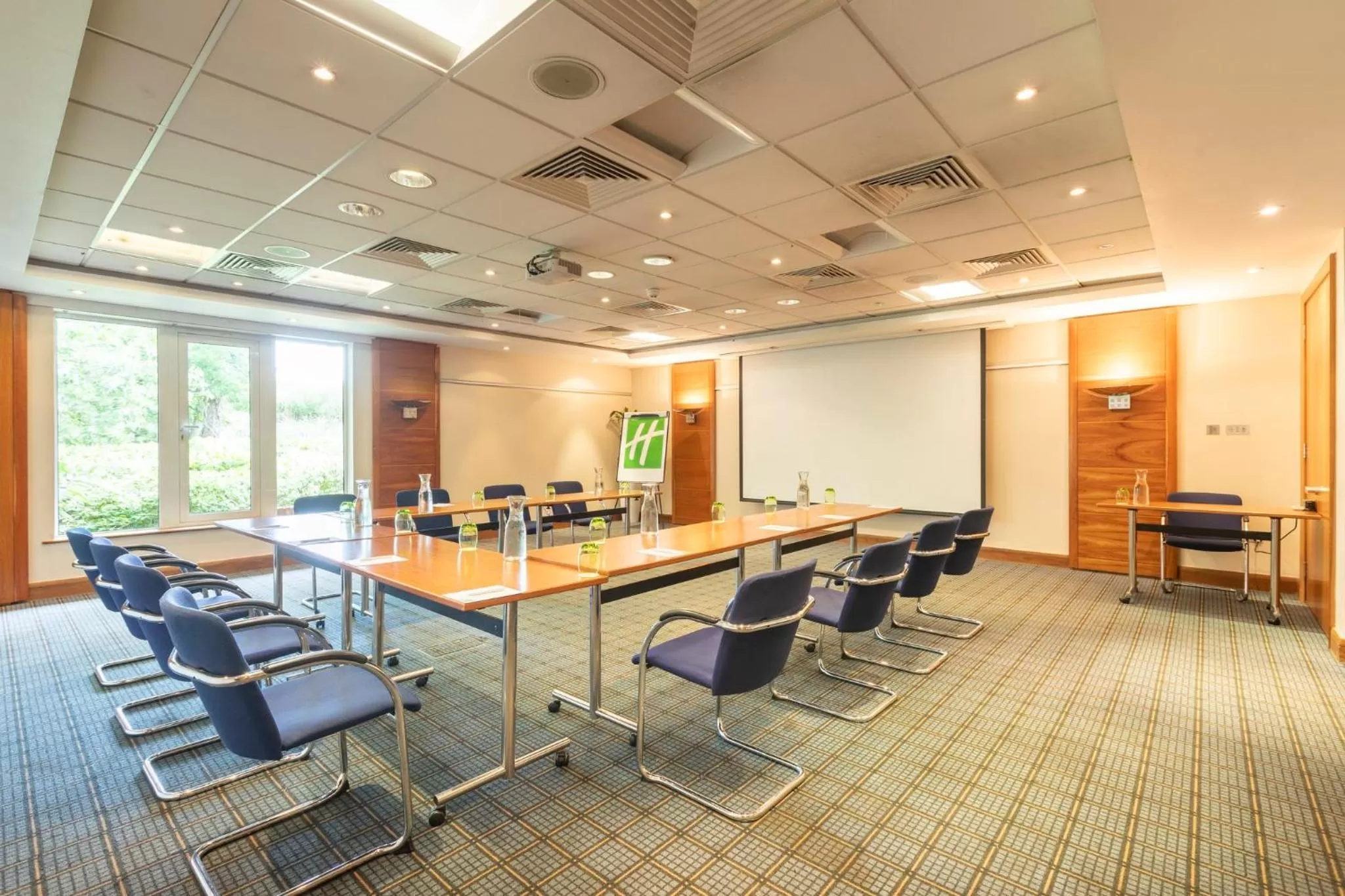 Meeting/conference room in Holiday Inn Guildford by IHG
