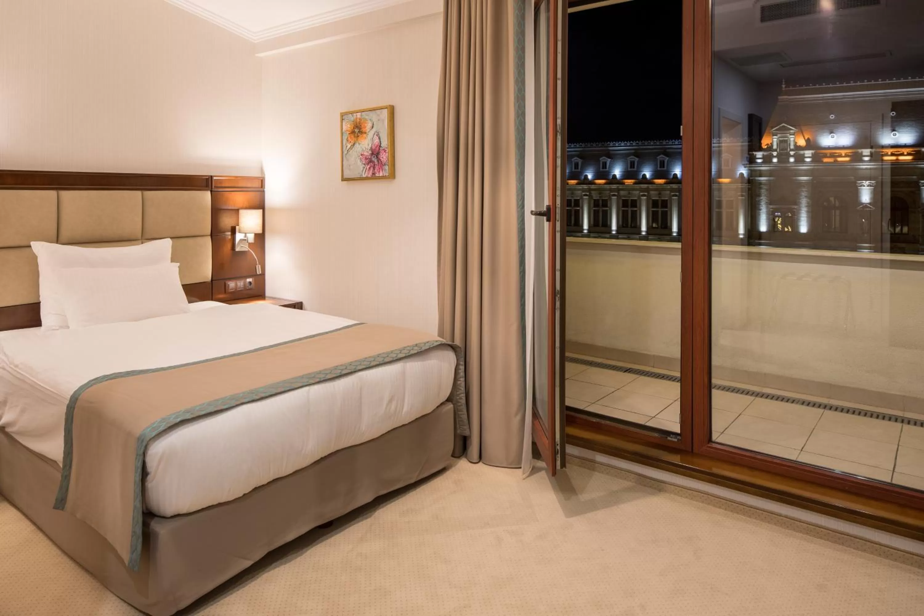 Photo of the whole room, Bed in Concorde Old Bucharest Hotel