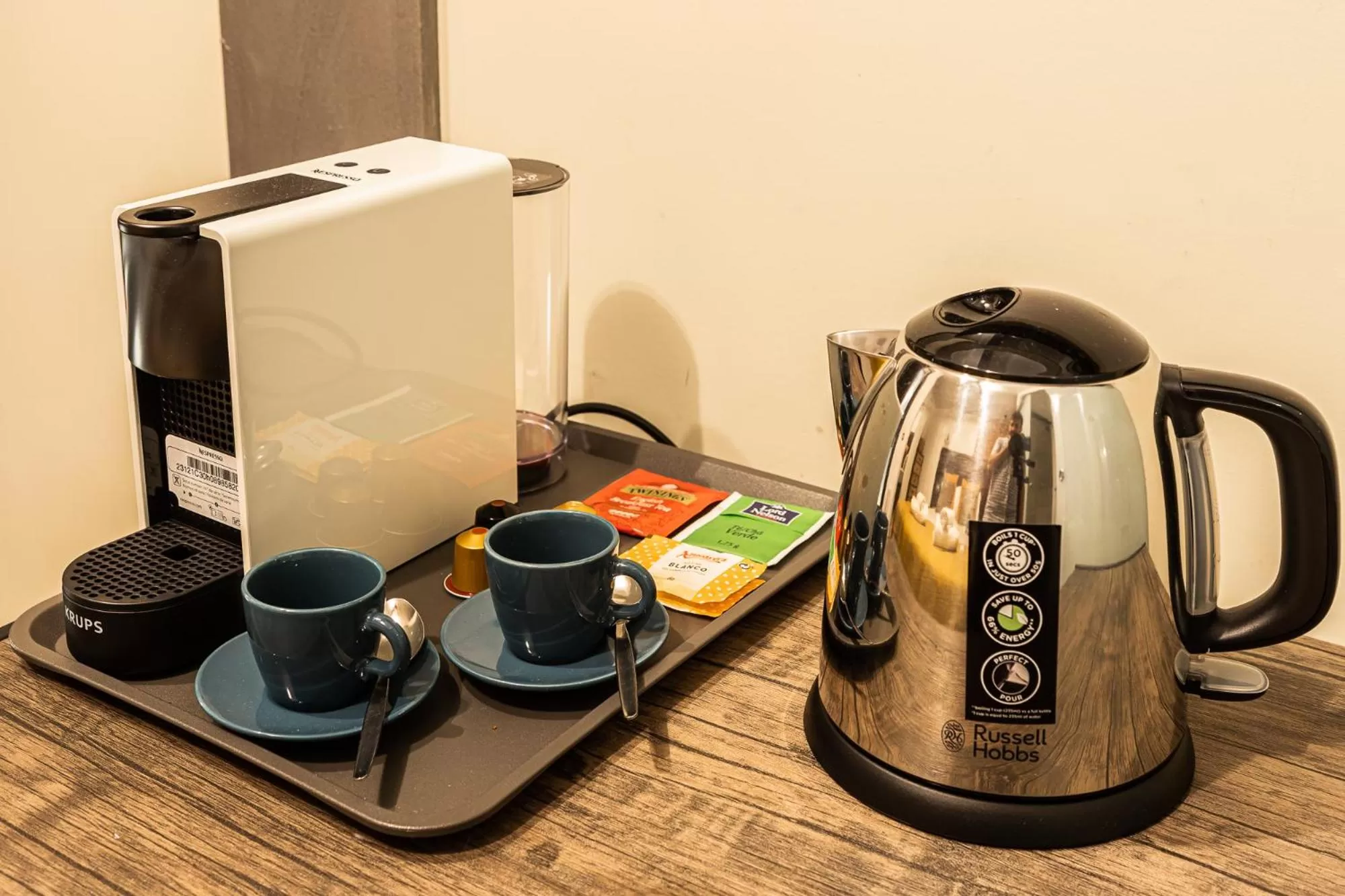 Coffee/Tea Facilities in BNBHolder Boutique SOL