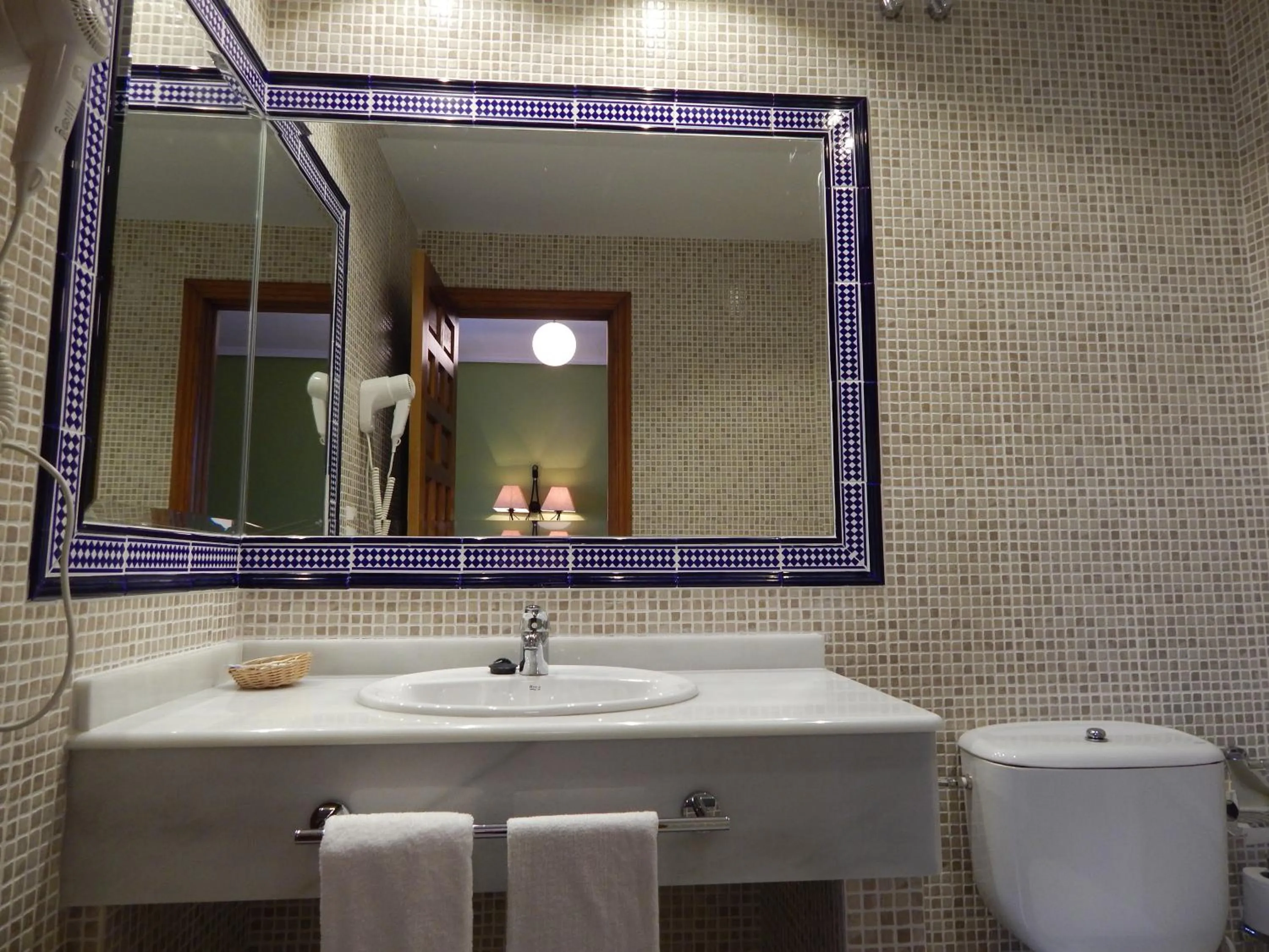 Bathroom in Hotel Maestre