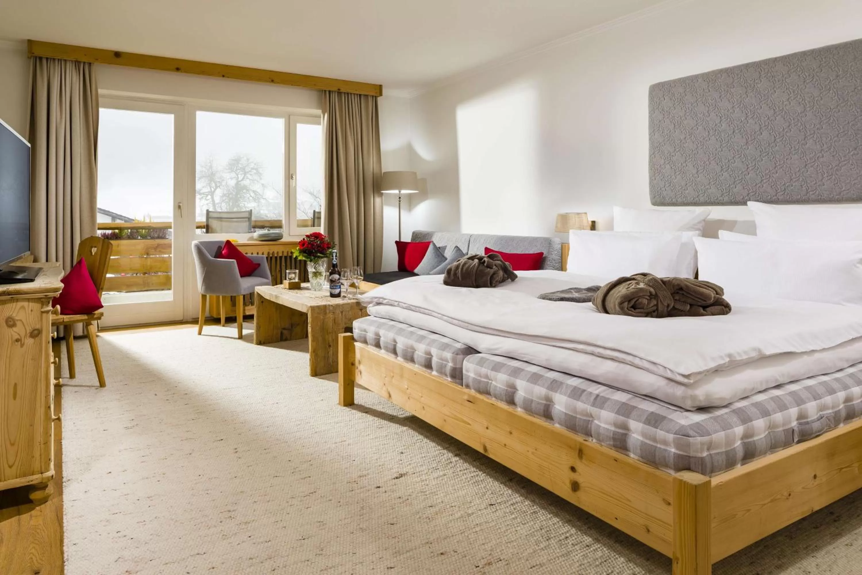 Photo of the whole room, Bed in Berghotel Rehlegg