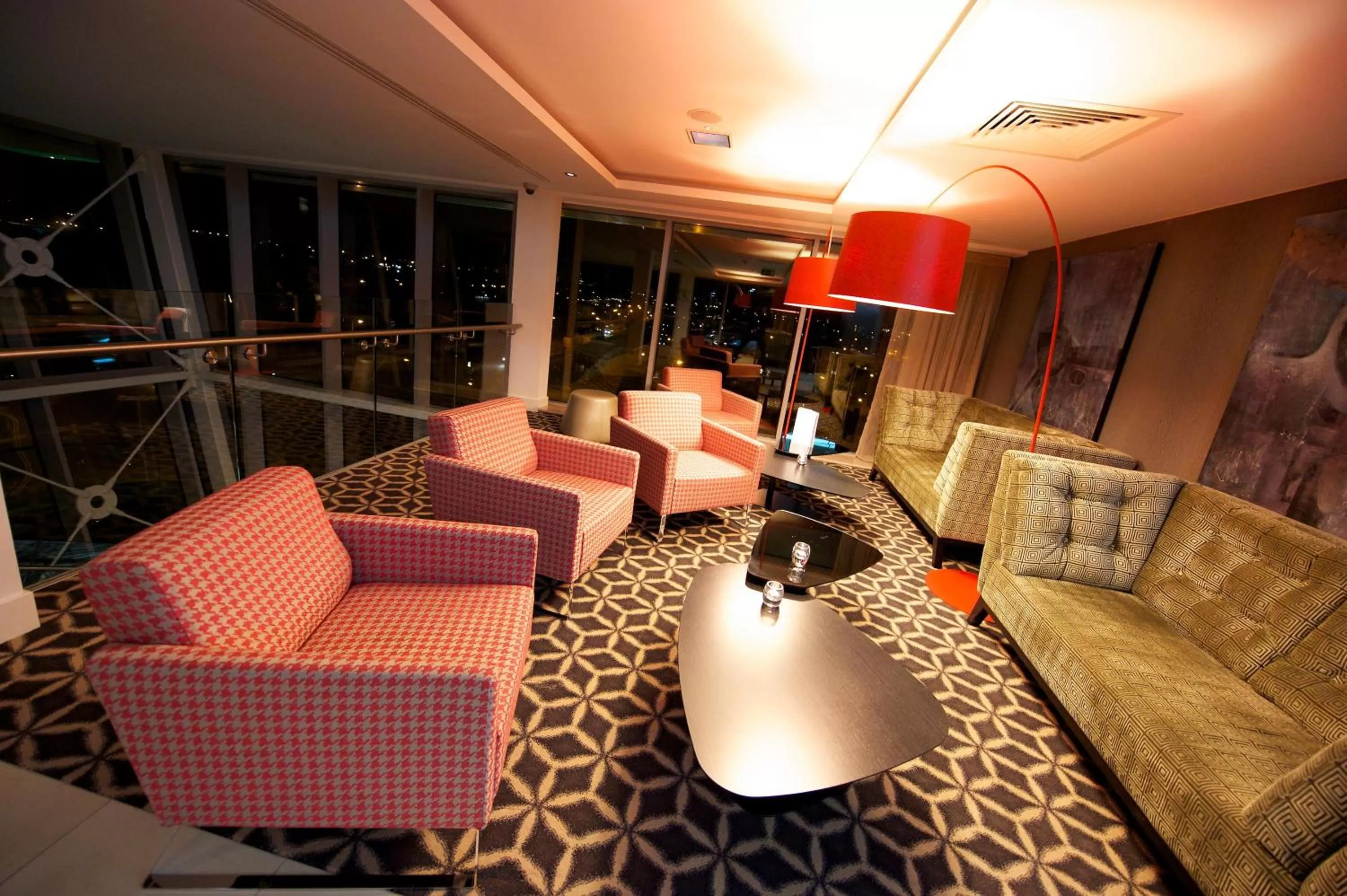 Lounge or bar in Holiday Inn Southend by IHG