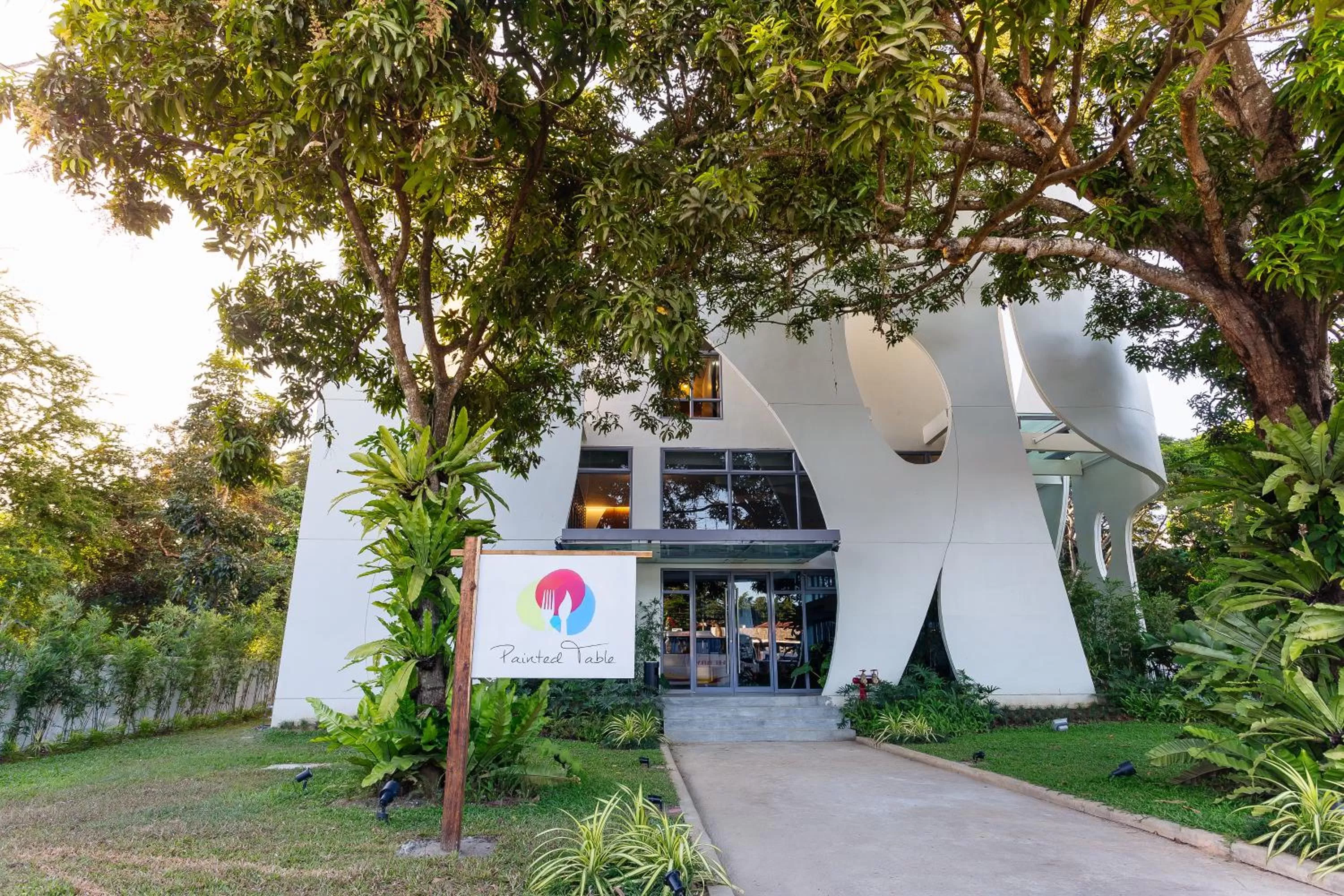 Restaurant/places to eat in Canvas Boutique Hotel