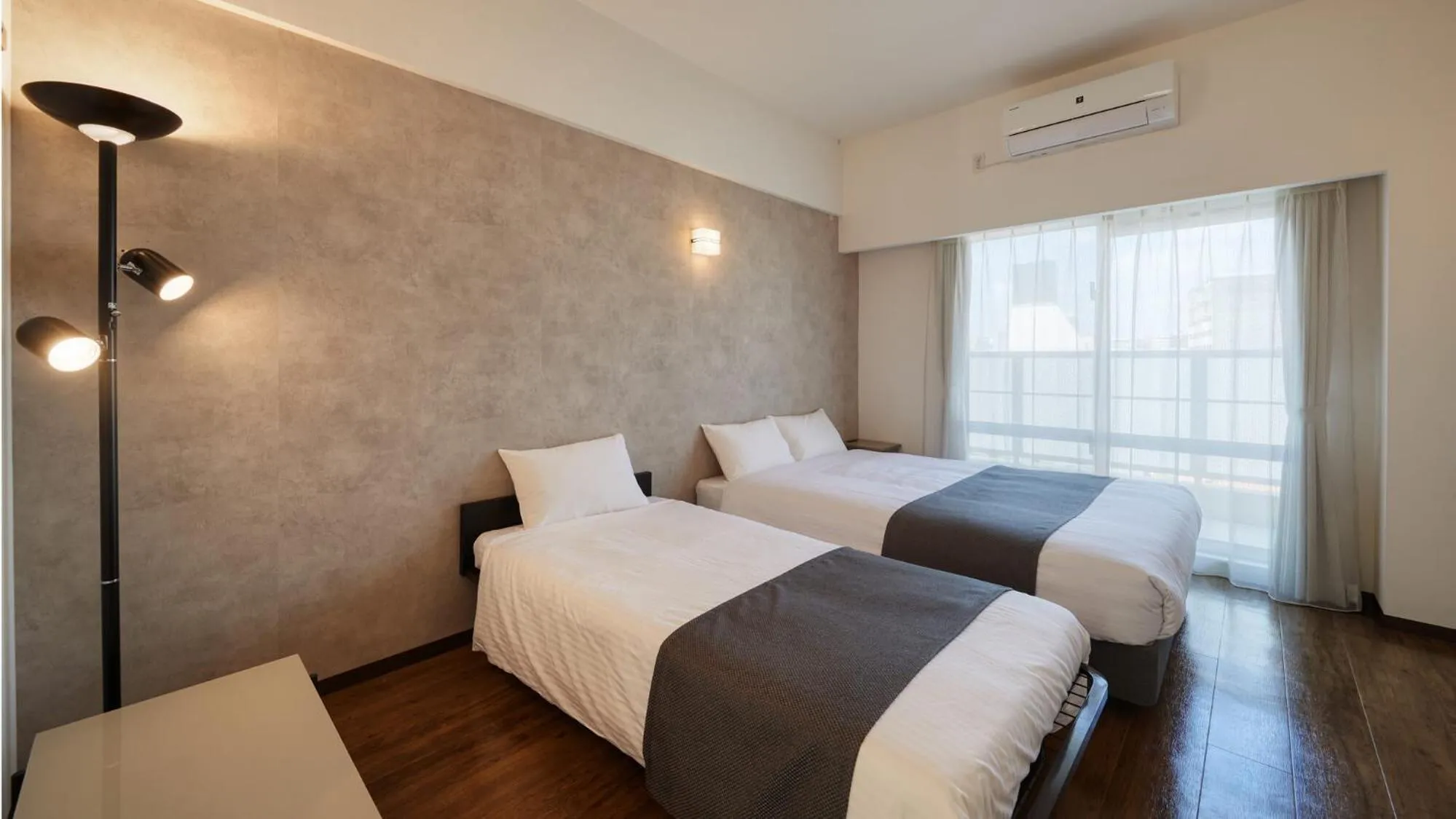 Photo of the whole room, Bed in New Normal Hotel in NAMINOUE ニューノーマルホテルイン波の上