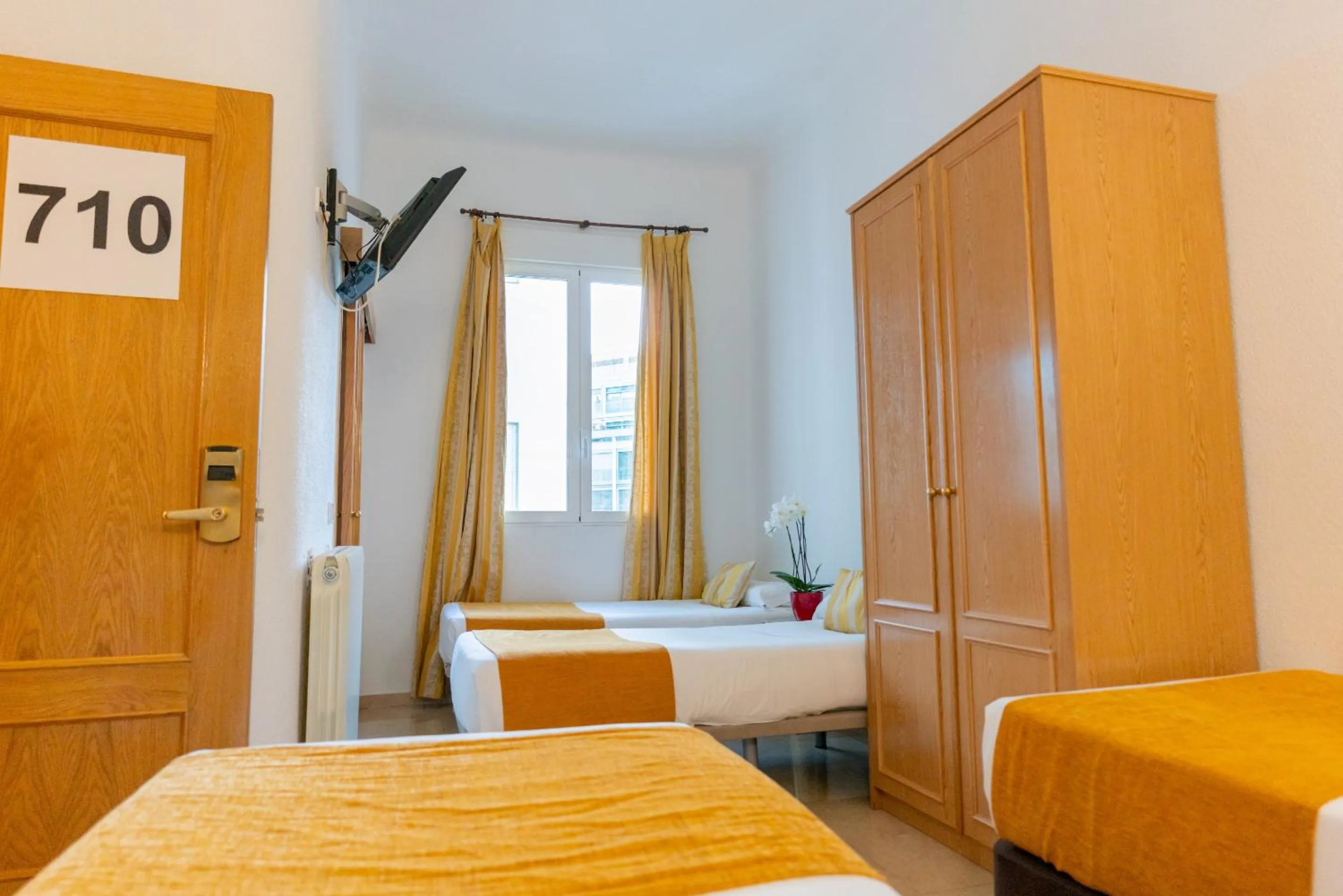 Bedroom, Bed in Hostal Josefina-Gran Vía