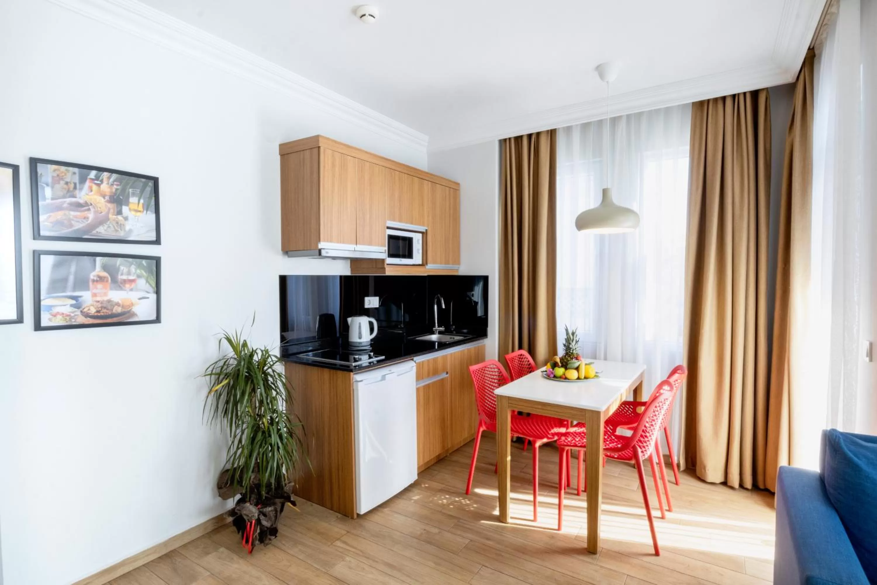 Kitchen or kitchenette in Comfort Suites