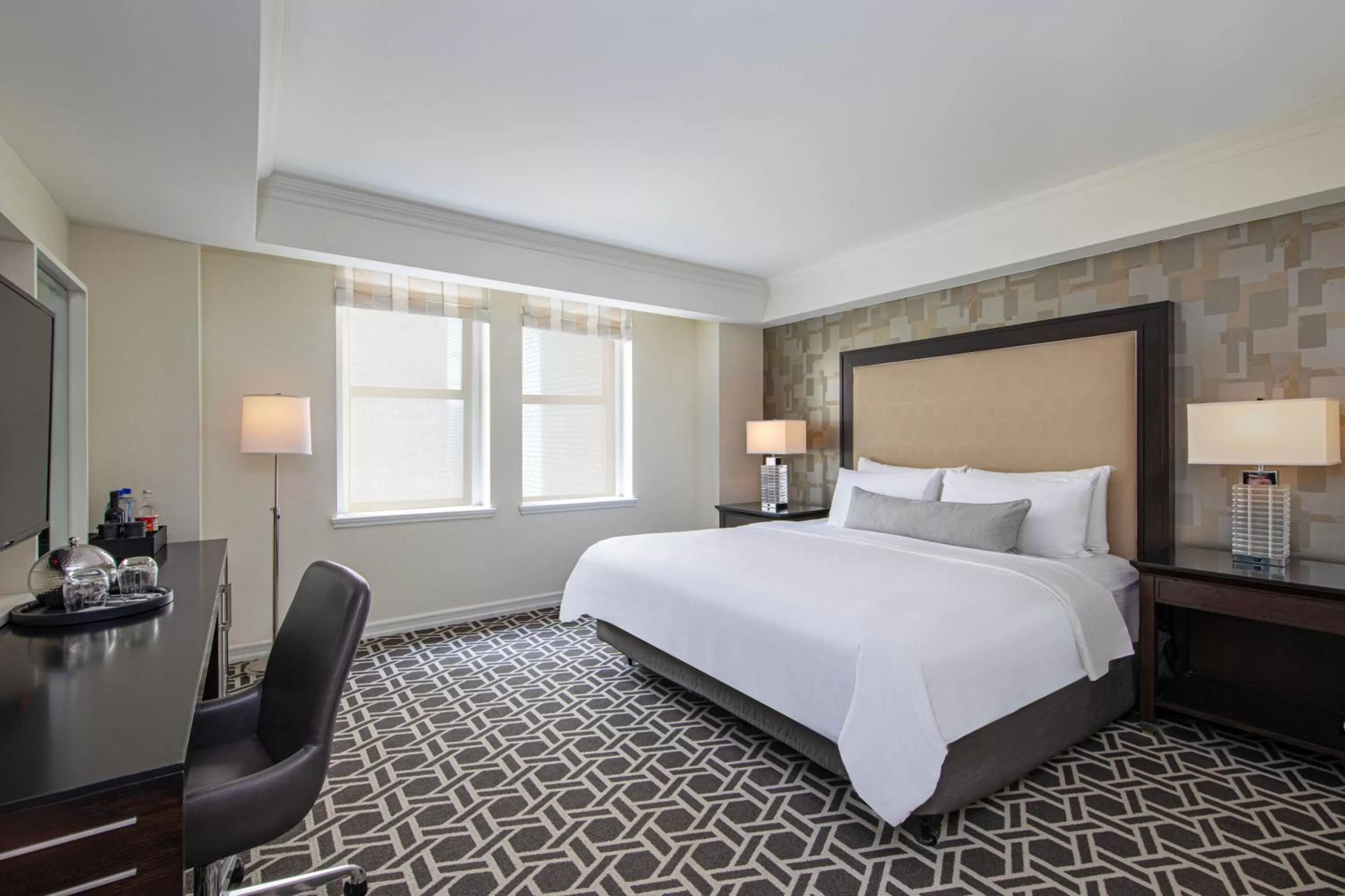 Photo of the whole room, Bed in JW Marriott Essex House New York