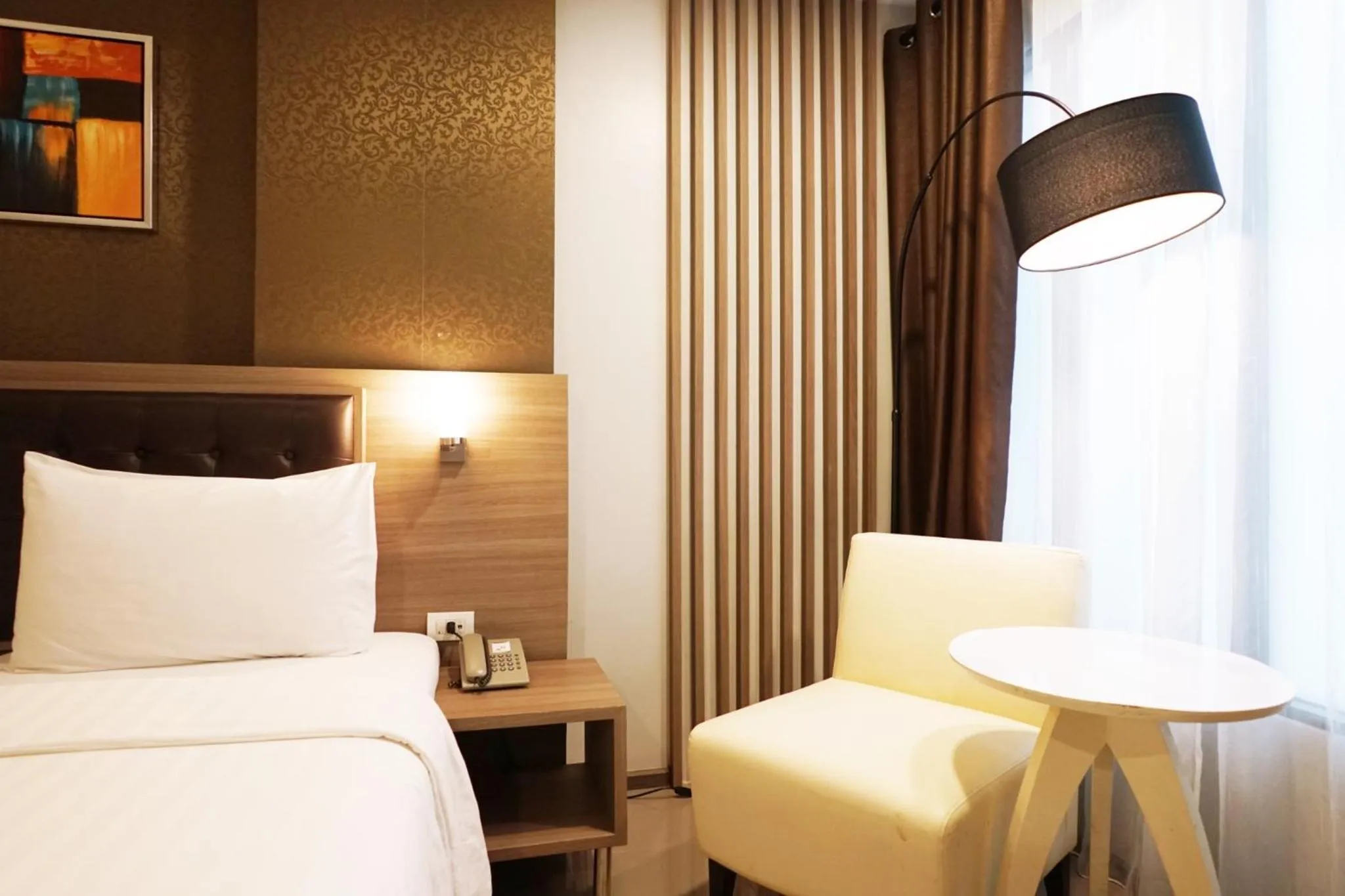 Seating area, Bed in Picnic Hotel Bangkok - Rang Nam